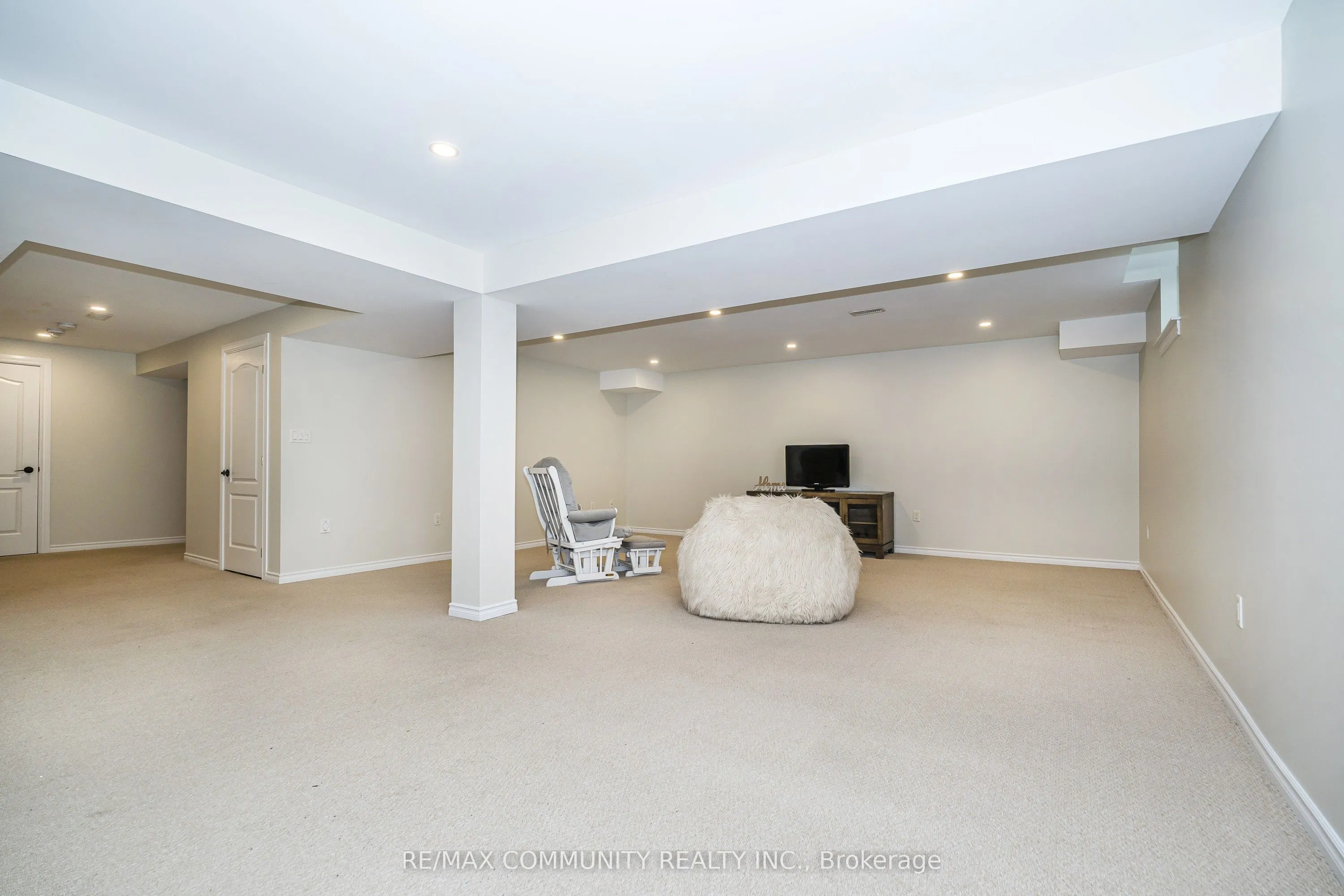 23 Holyrod Drive