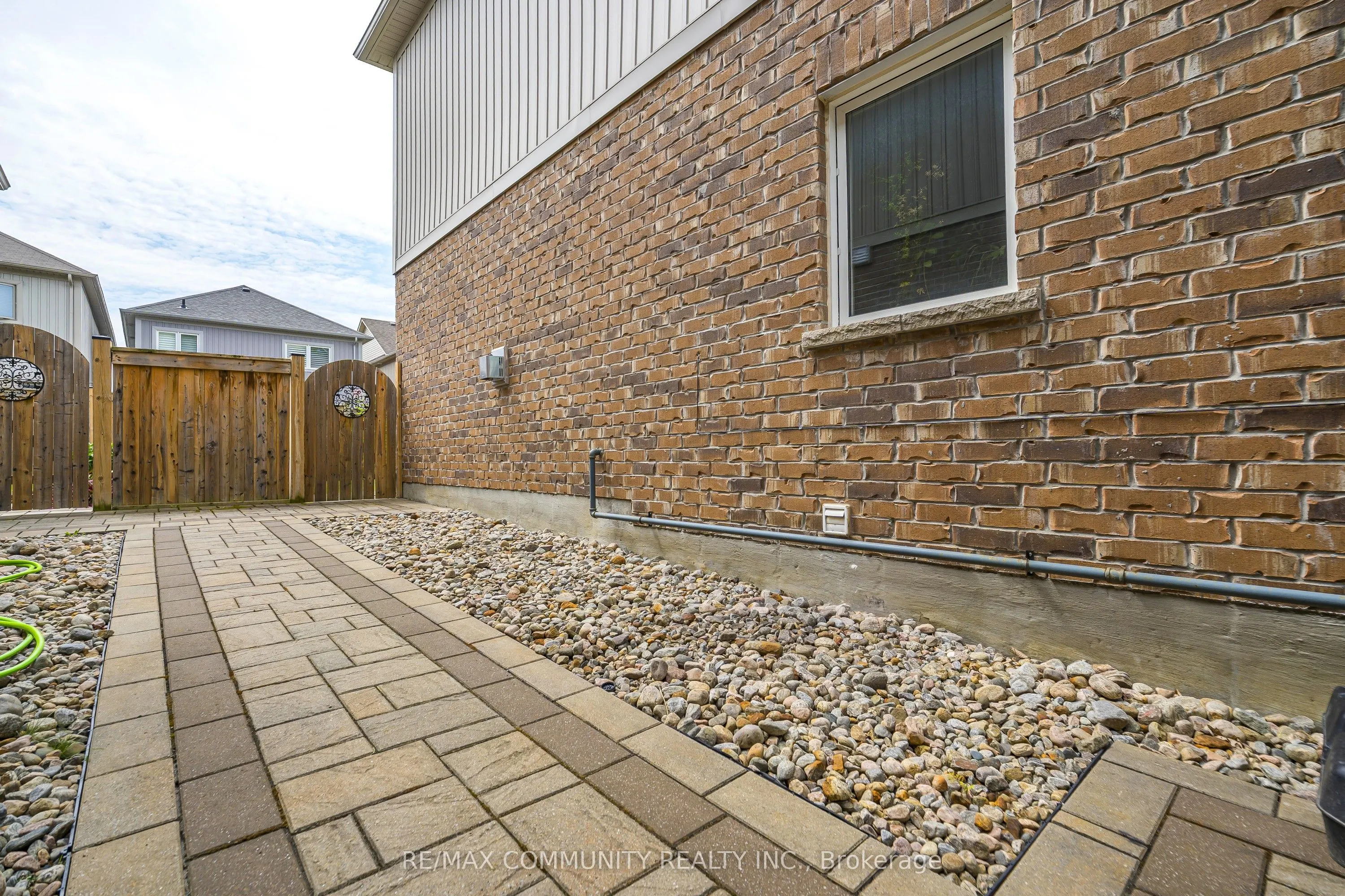 23 Holyrod Drive