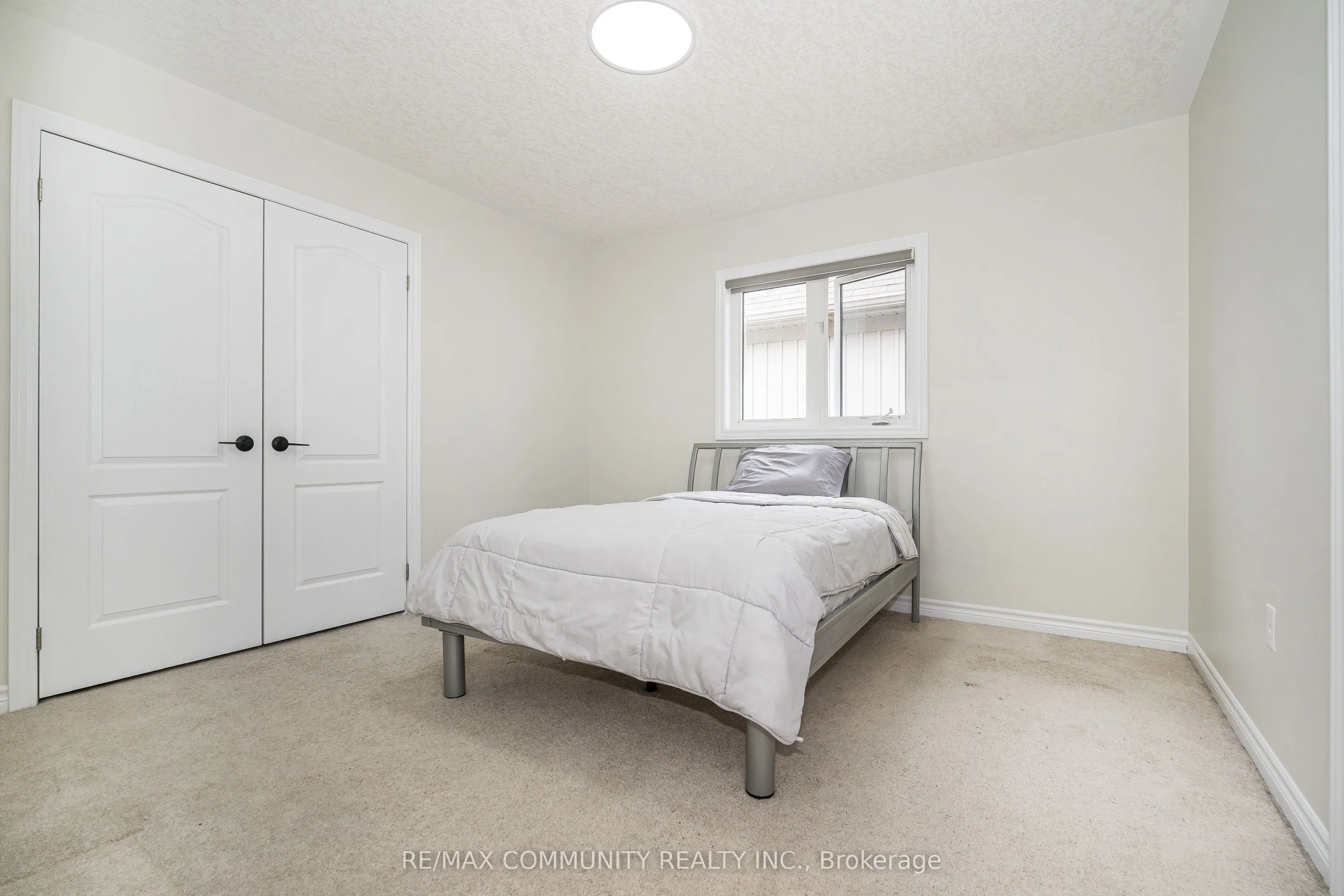 23 Holyrod Drive