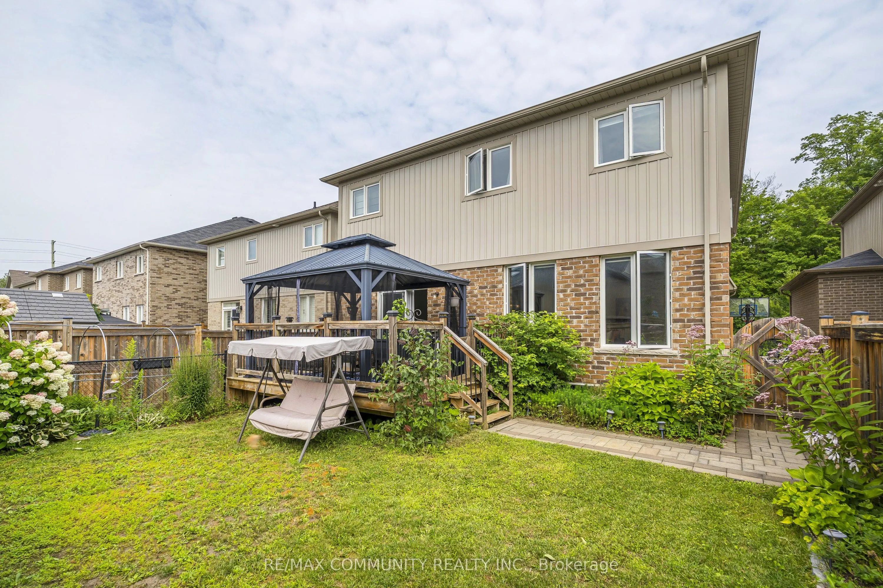 23 Holyrod Drive