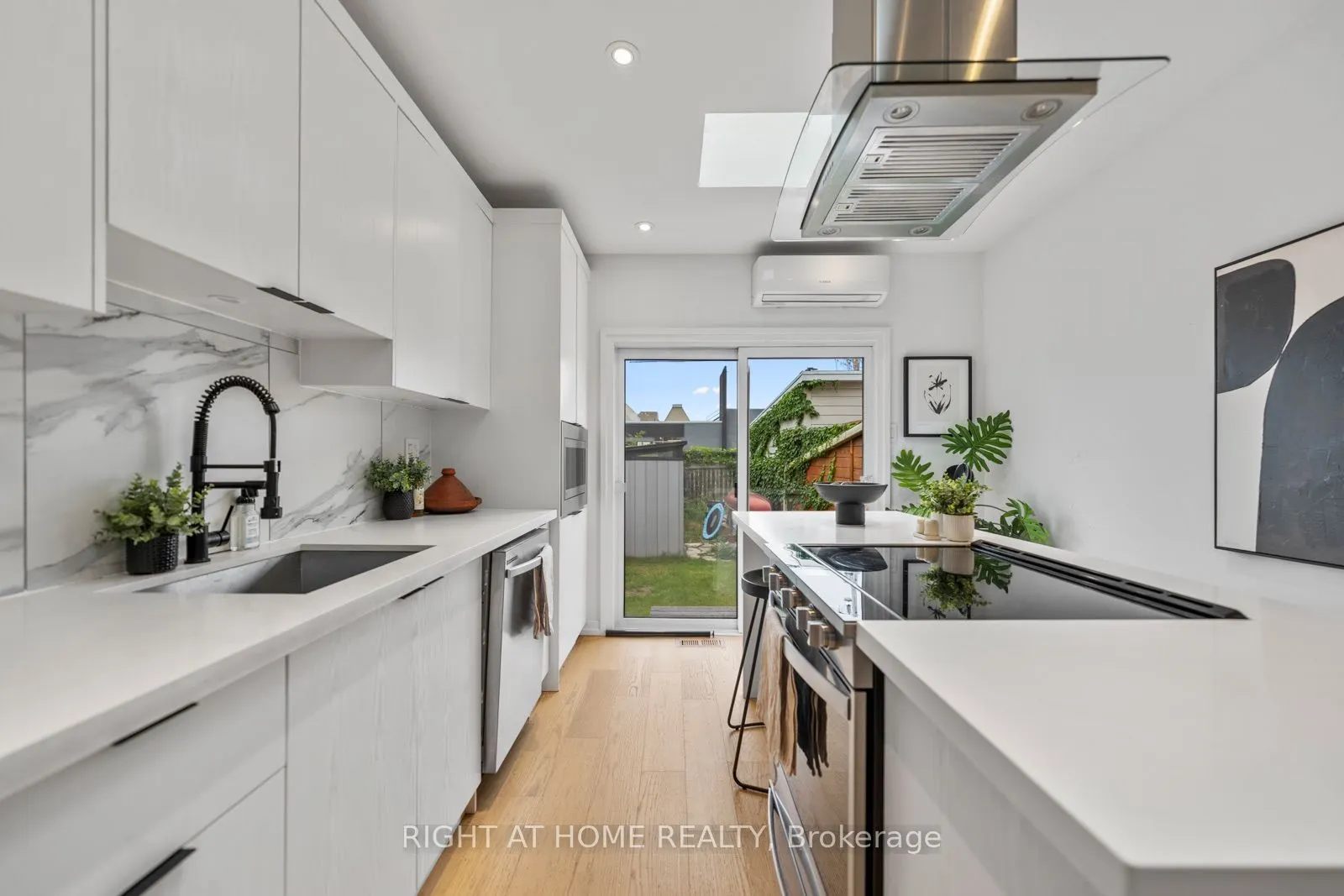 5 1/2 Luttrell Avenue