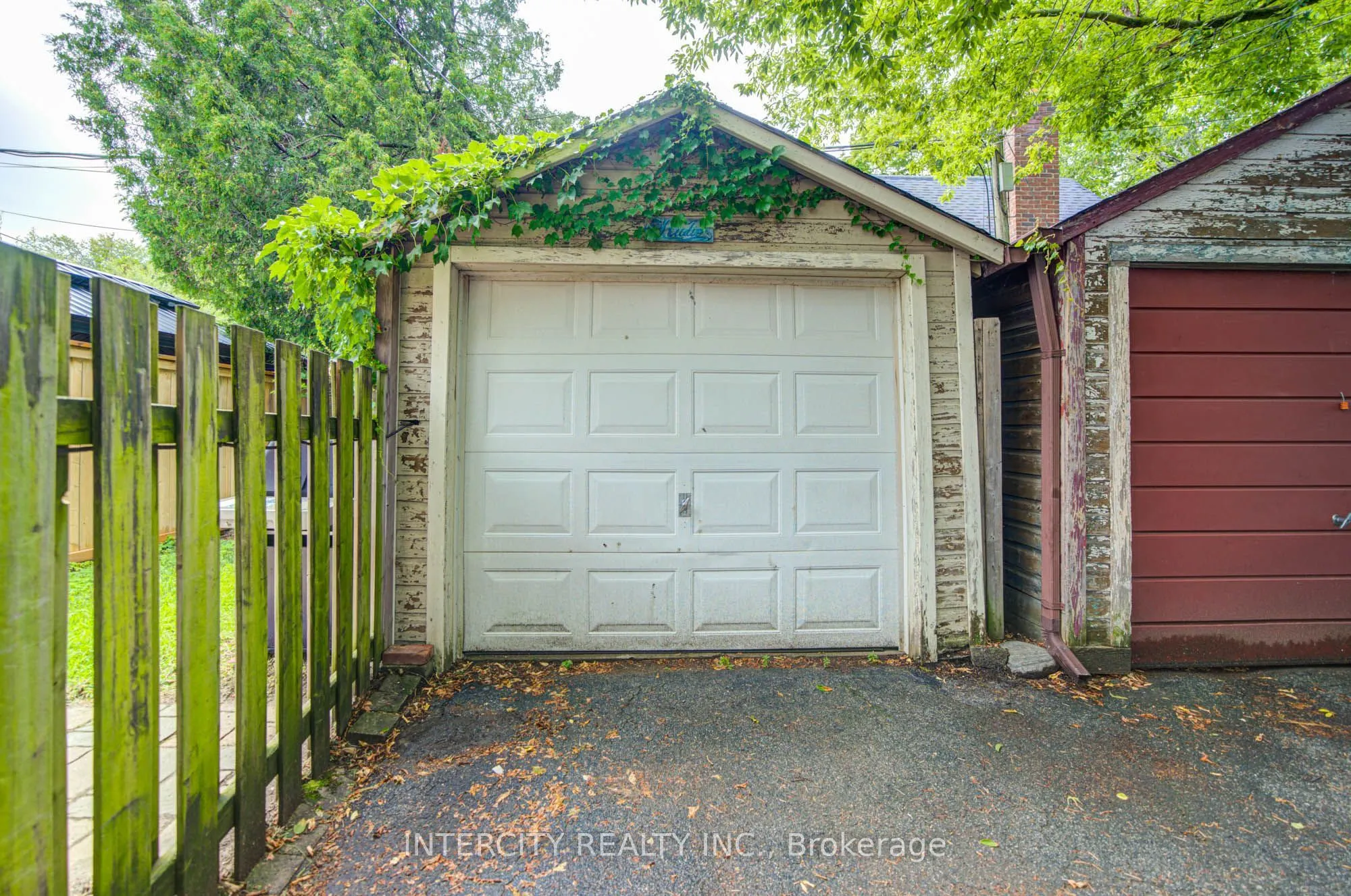 256 Blantyre Avenue