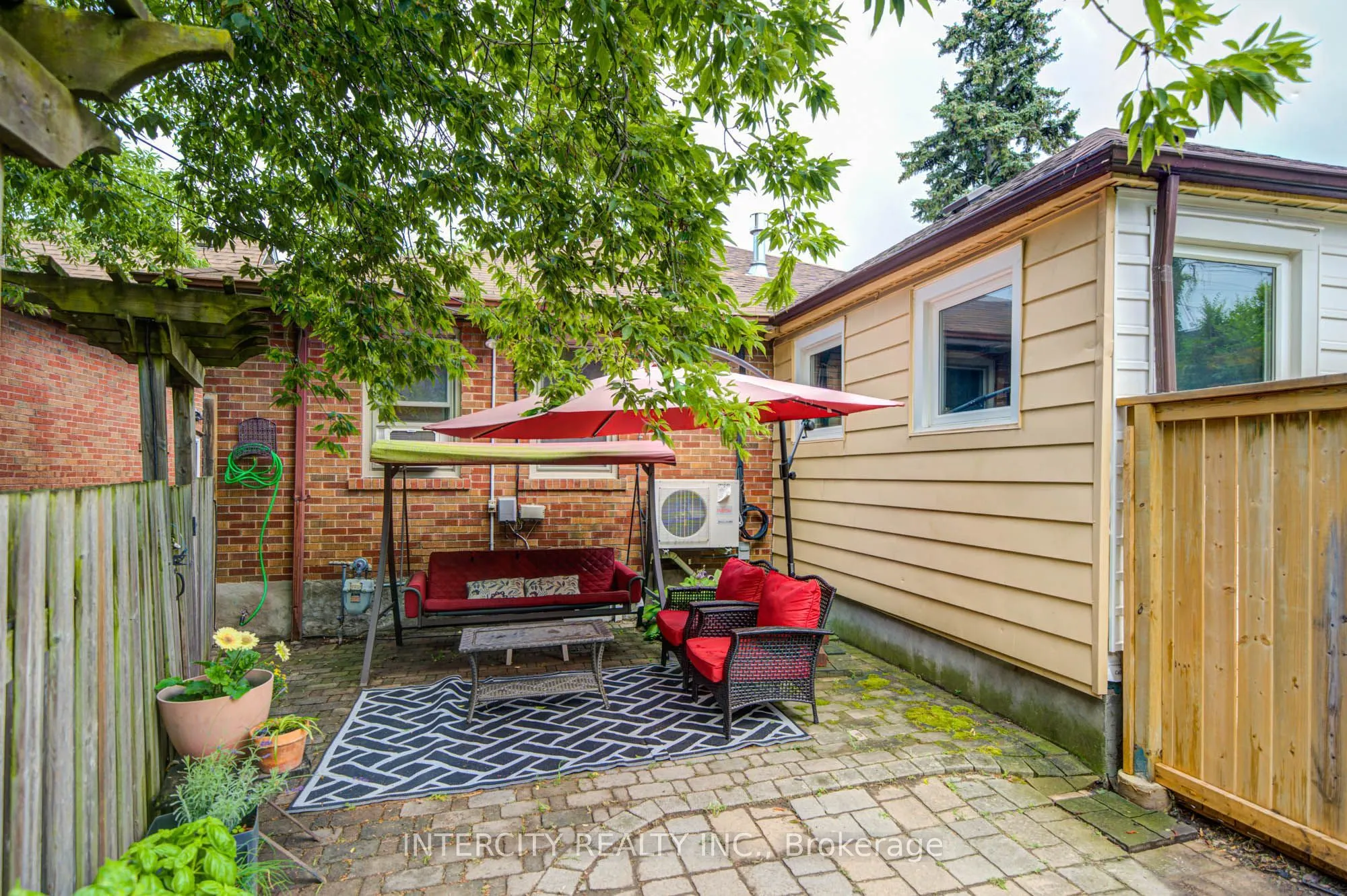 256 Blantyre Avenue