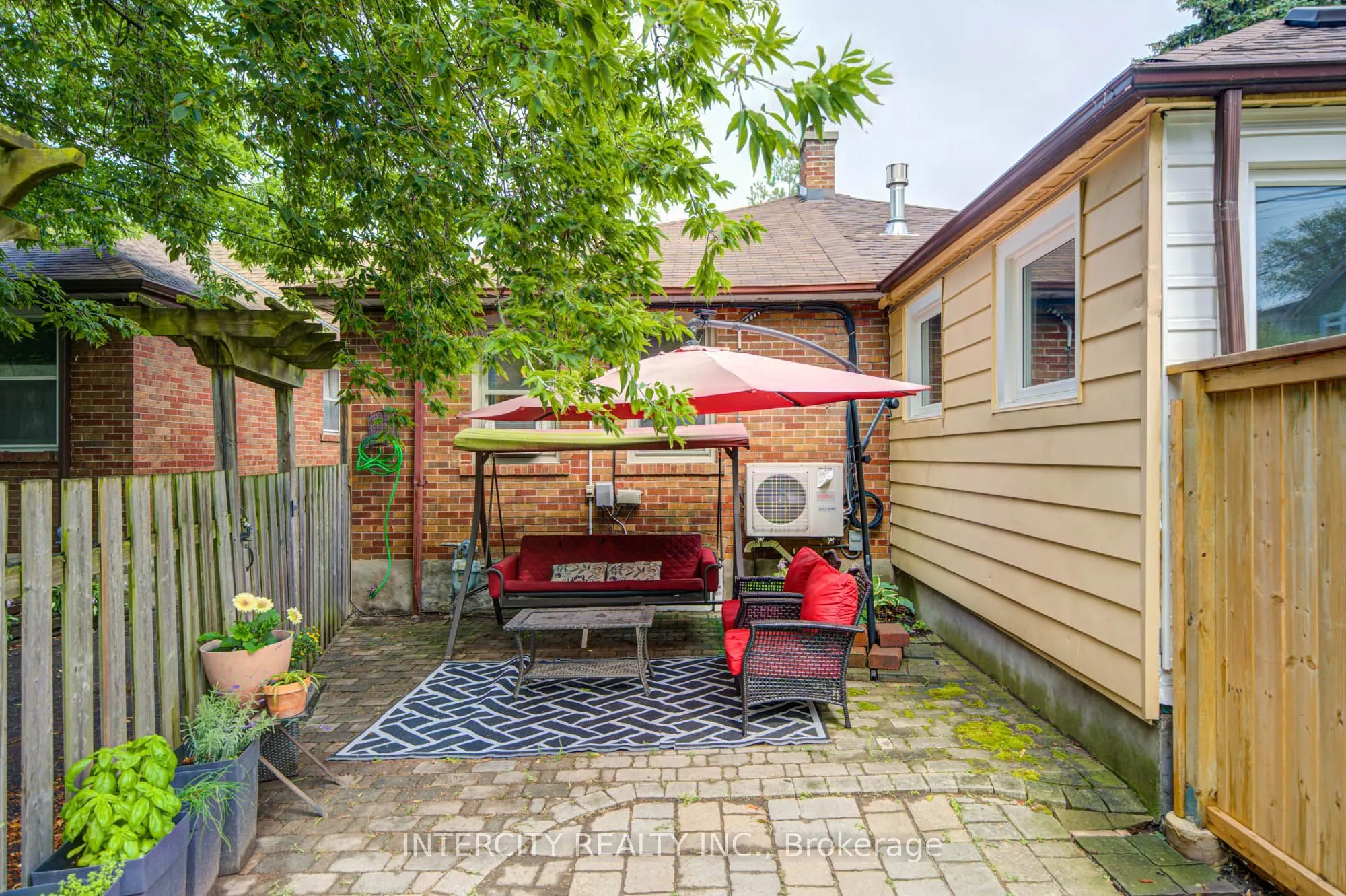 256 Blantyre Avenue