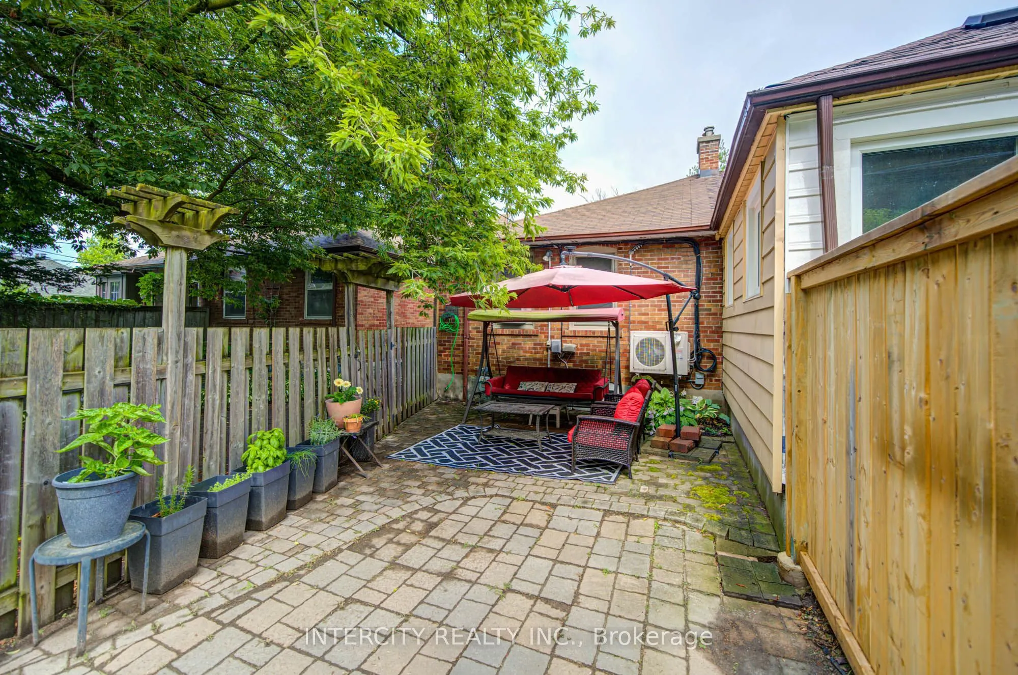 256 Blantyre Avenue