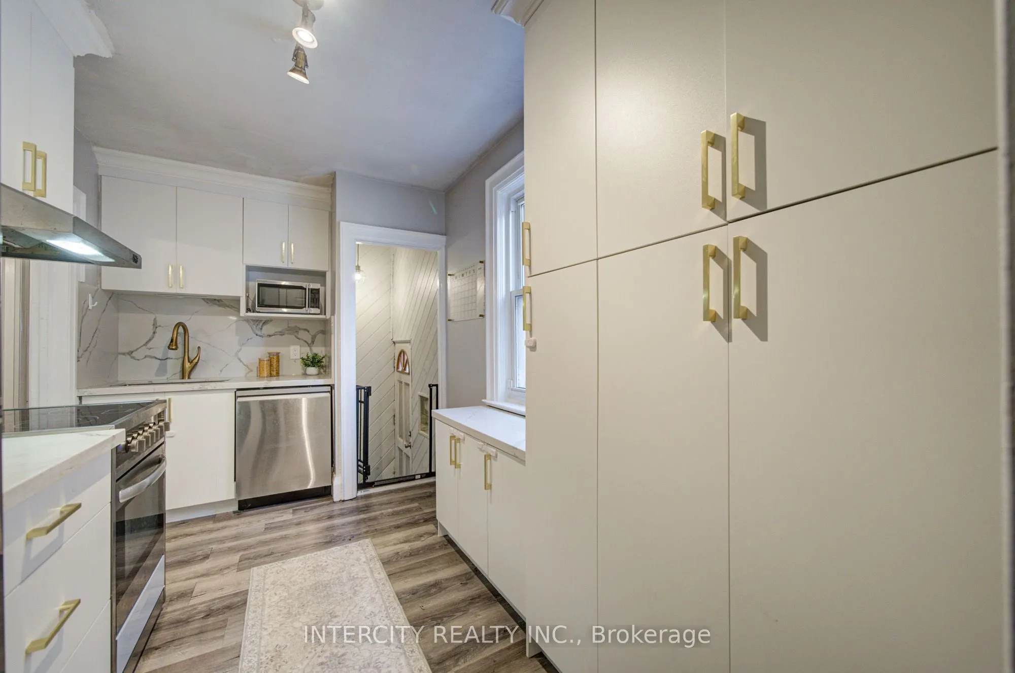 256 Blantyre Avenue