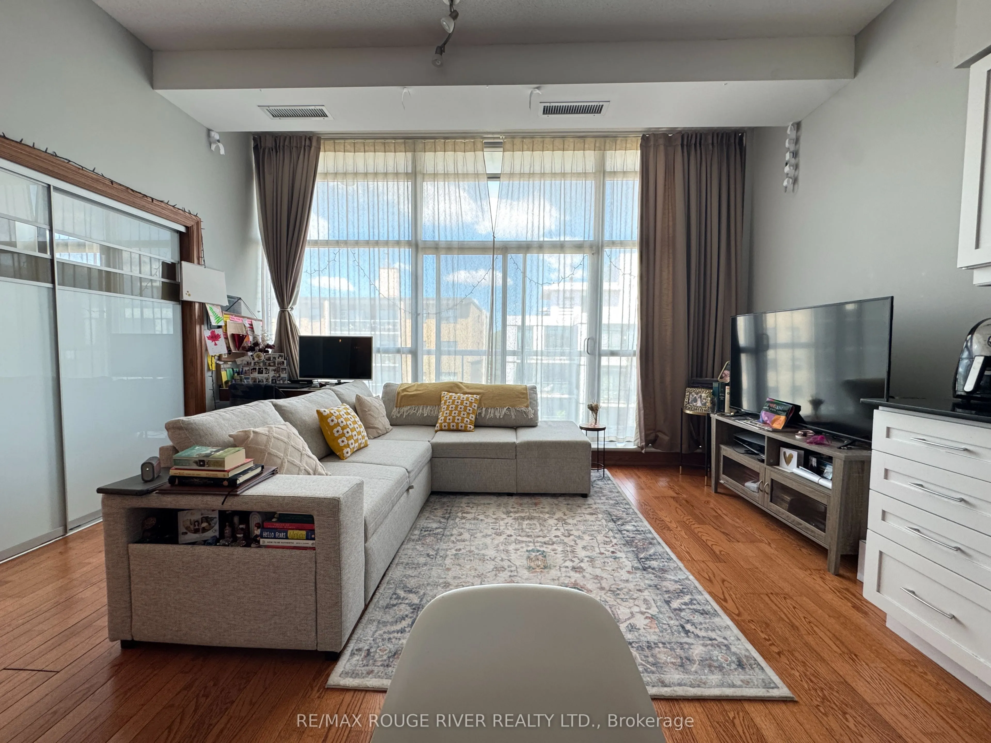601 Kingston Road #606