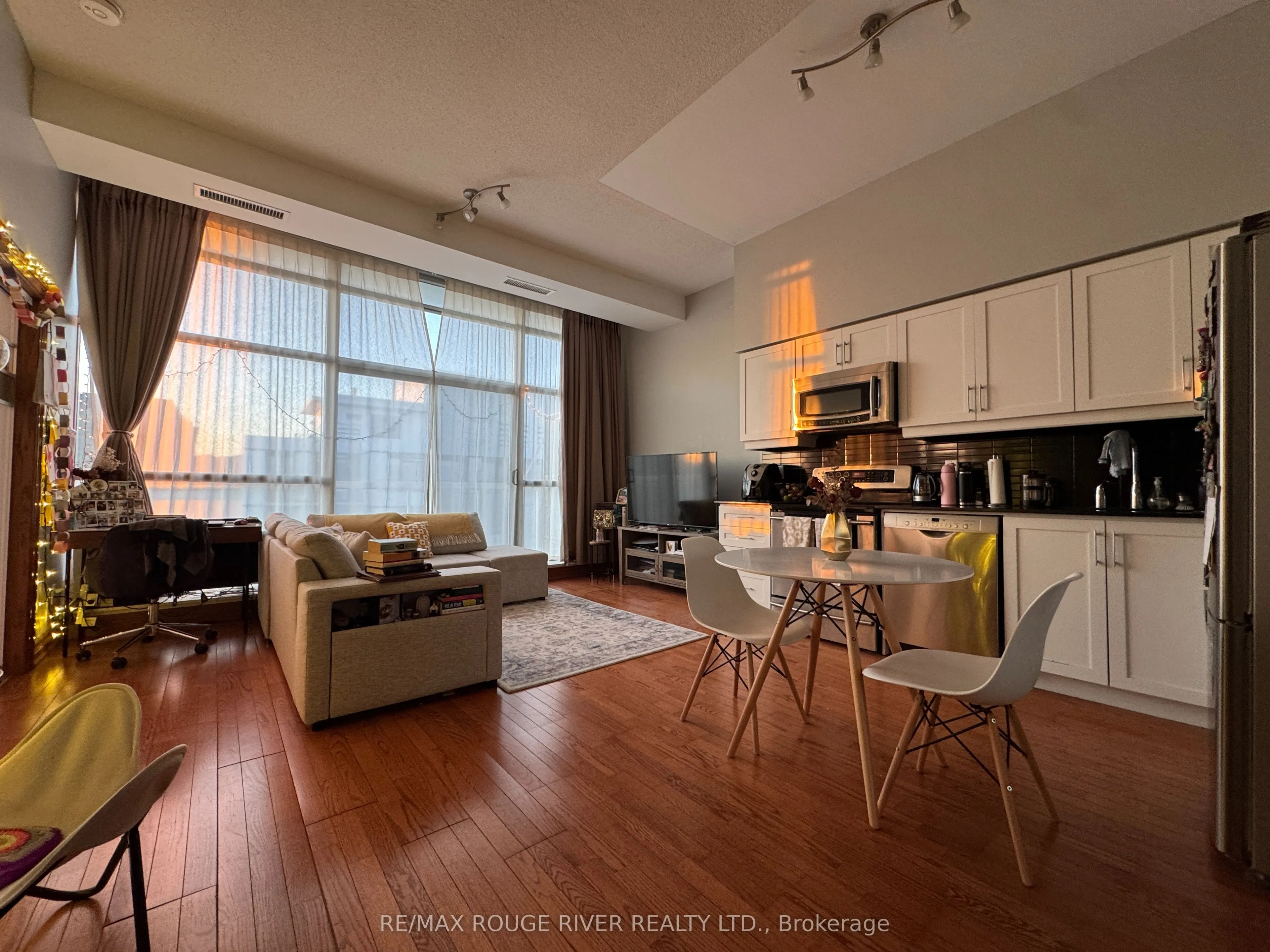601 Kingston Road #606