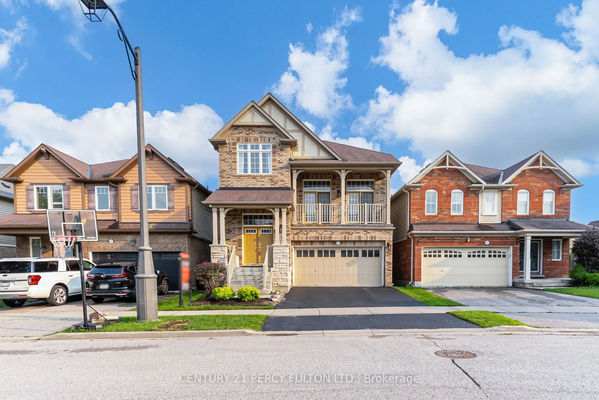 1825 Parkhurst Crescent