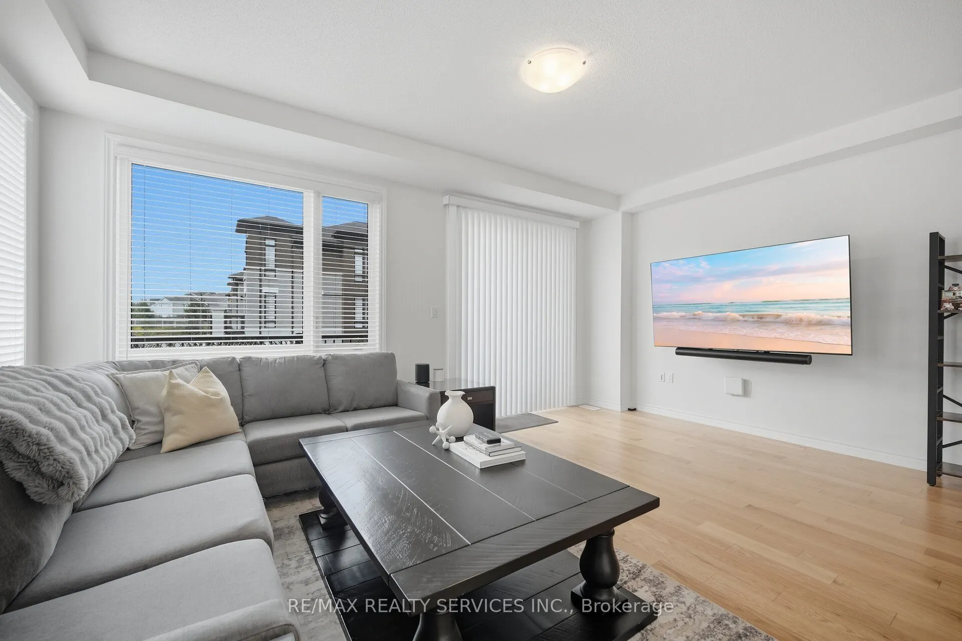 274 Carnwith Drive E
