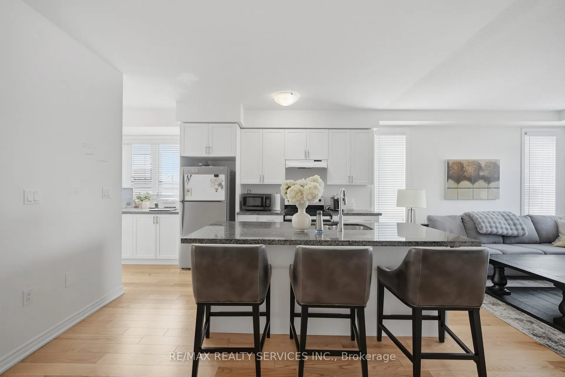 274 Carnwith Drive E