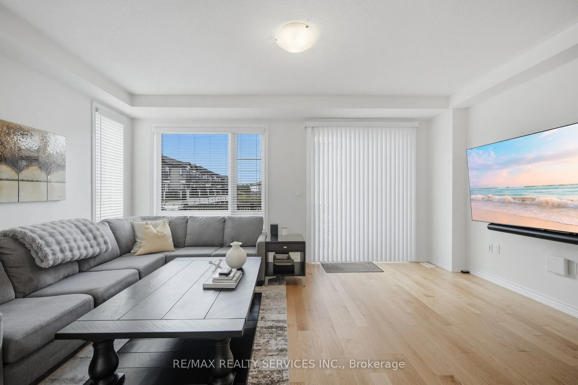 274 Carnwith Drive E