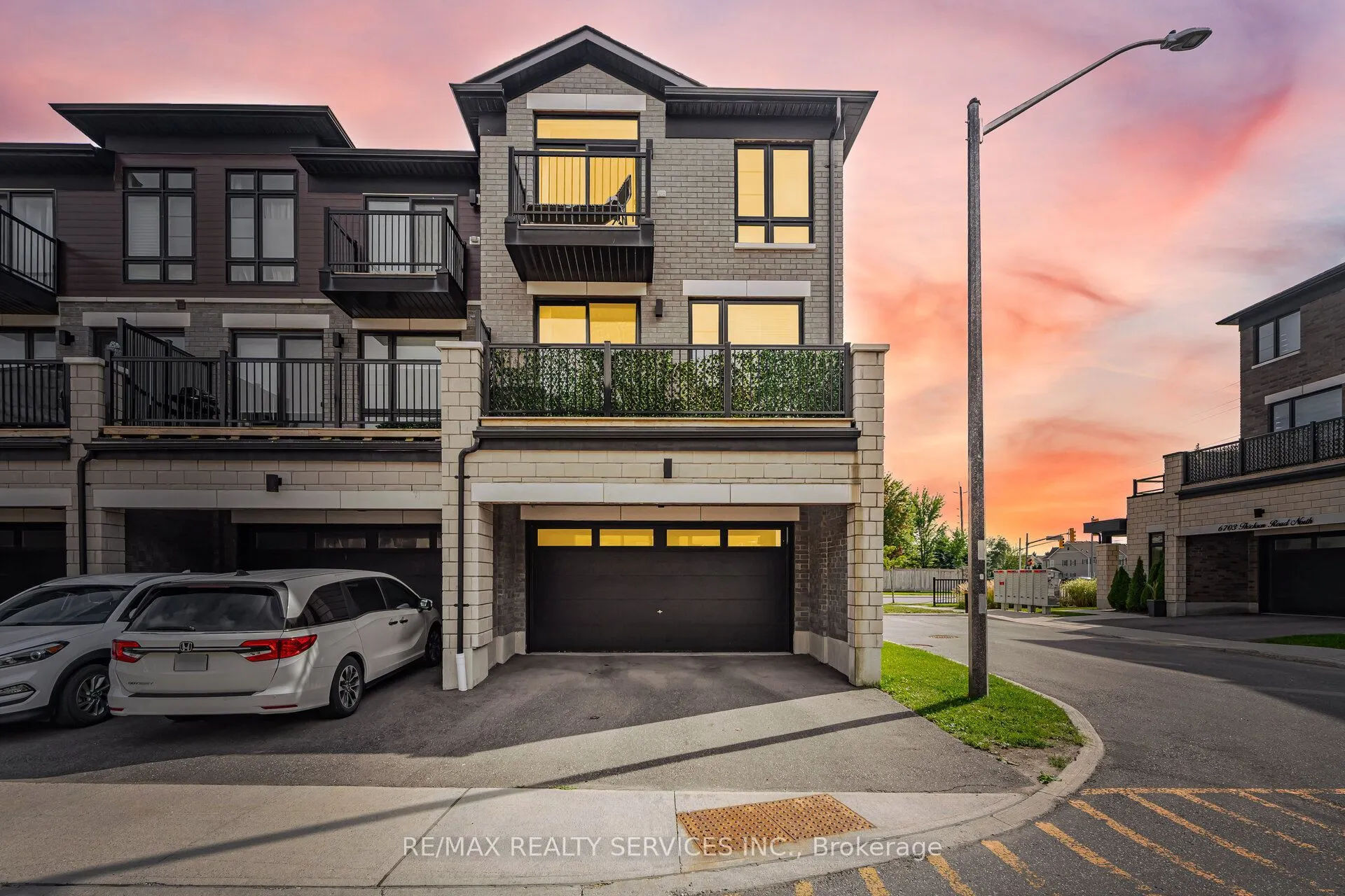 274 Carnwith Drive E