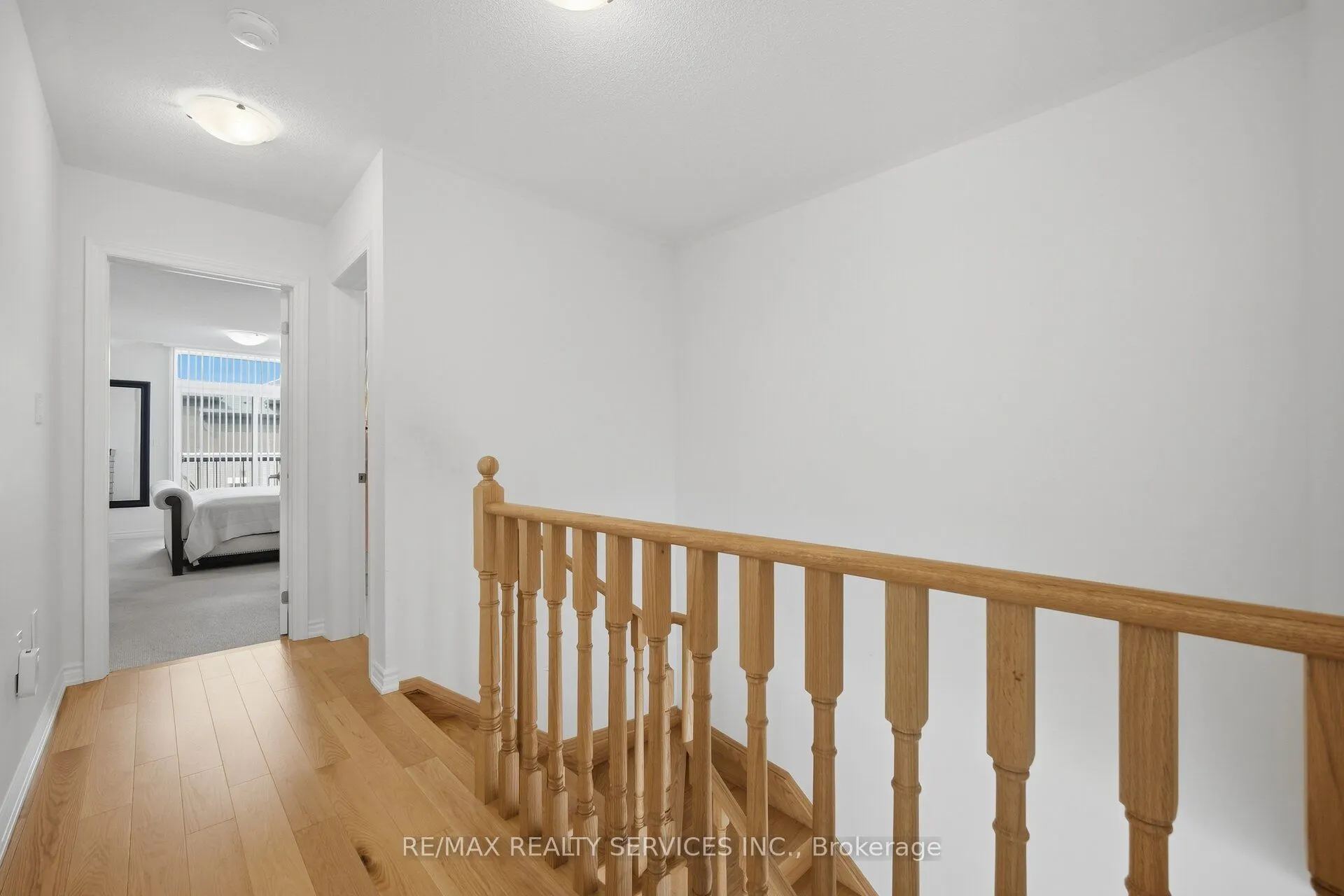 274 Carnwith Drive E