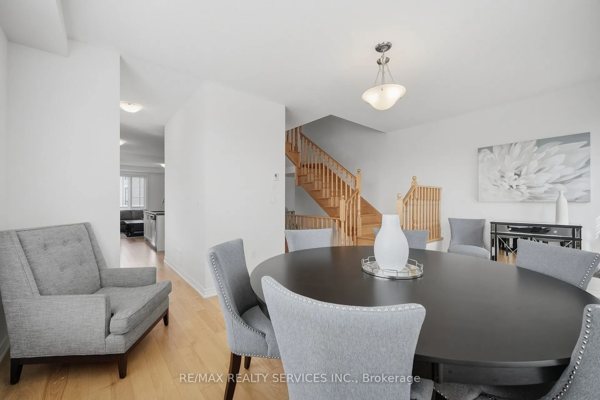 274 Carnwith Drive E