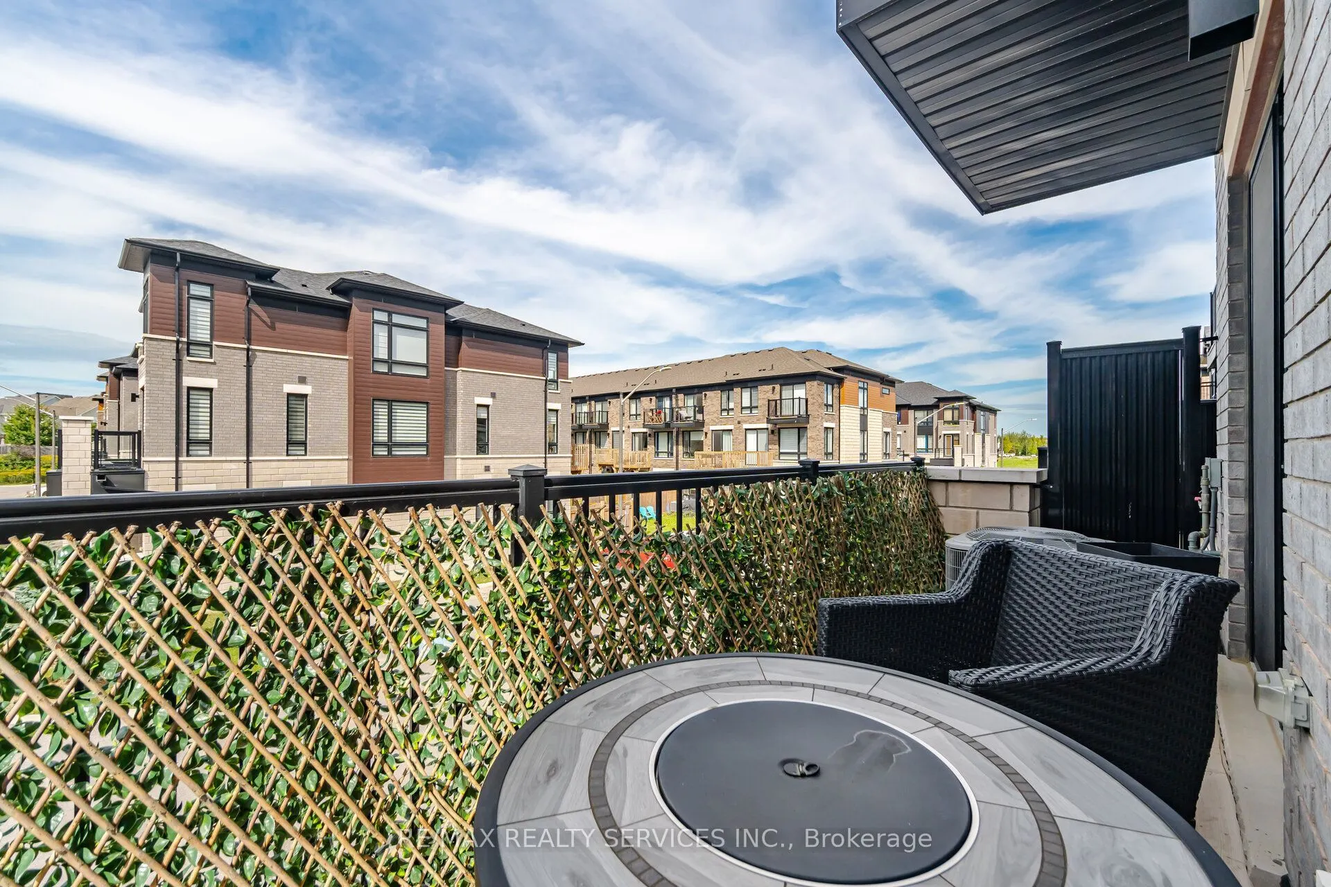 274 Carnwith Drive E