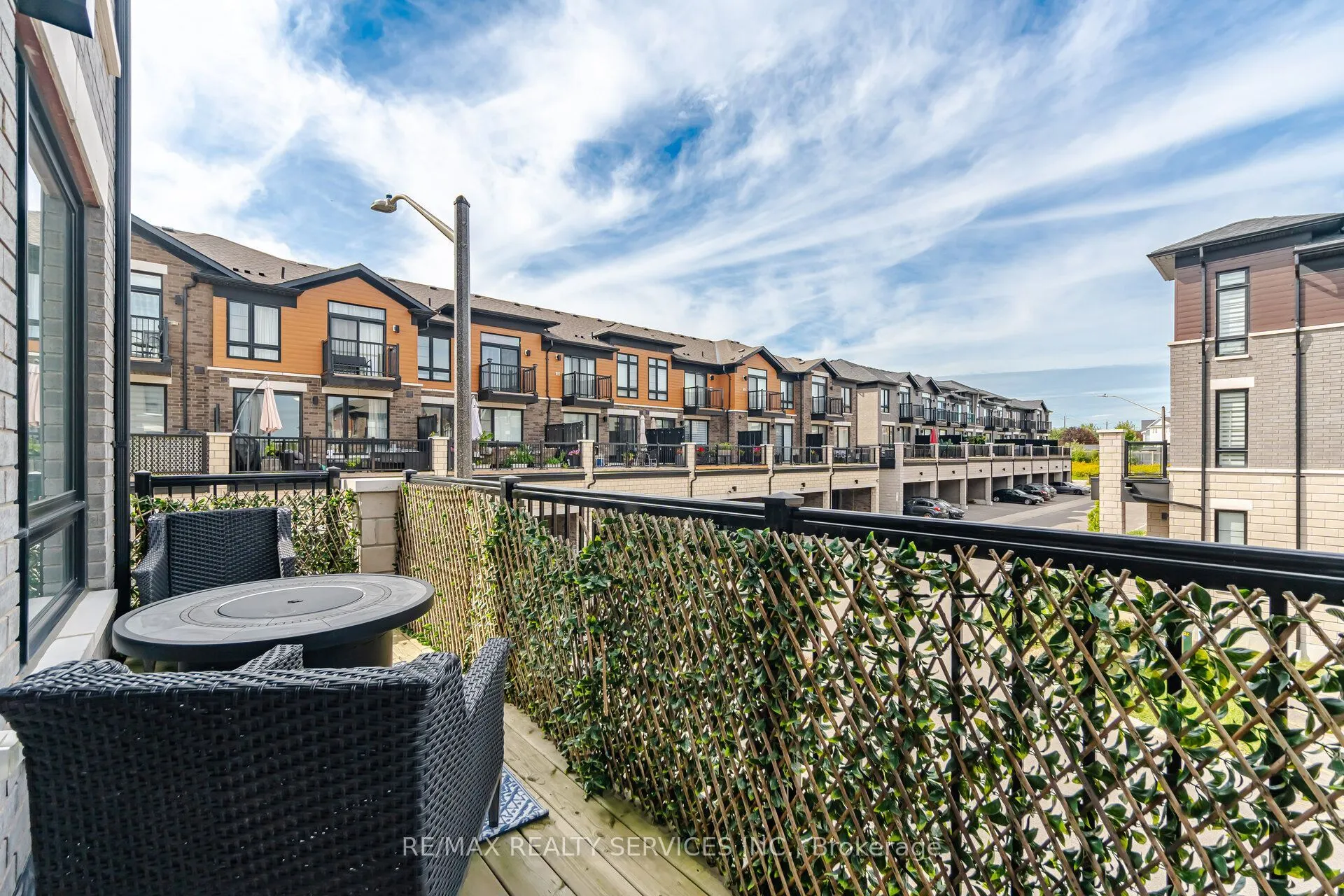 274 Carnwith Drive E