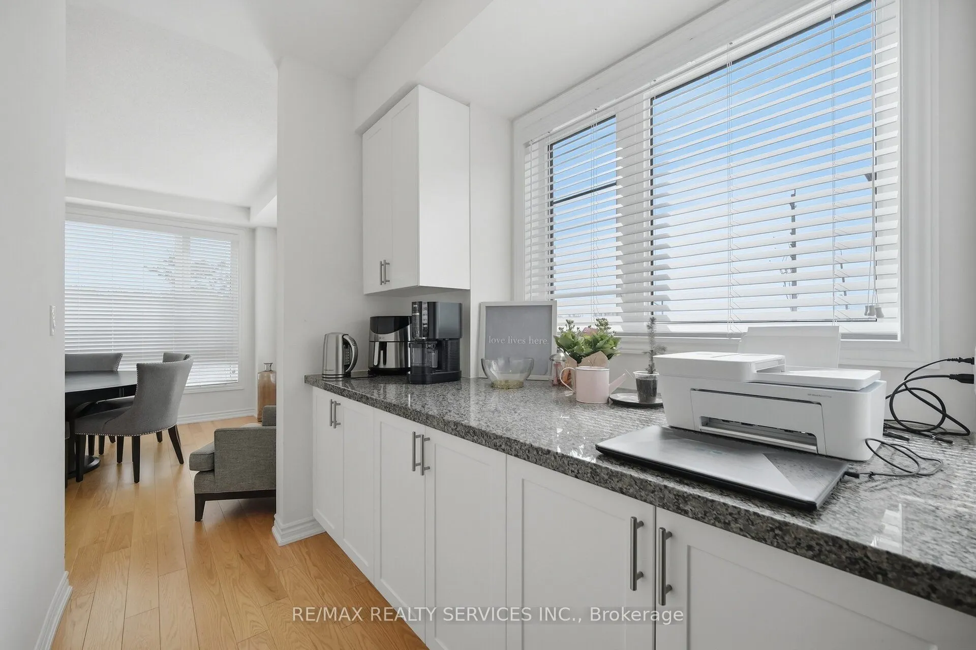 274 Carnwith Drive E