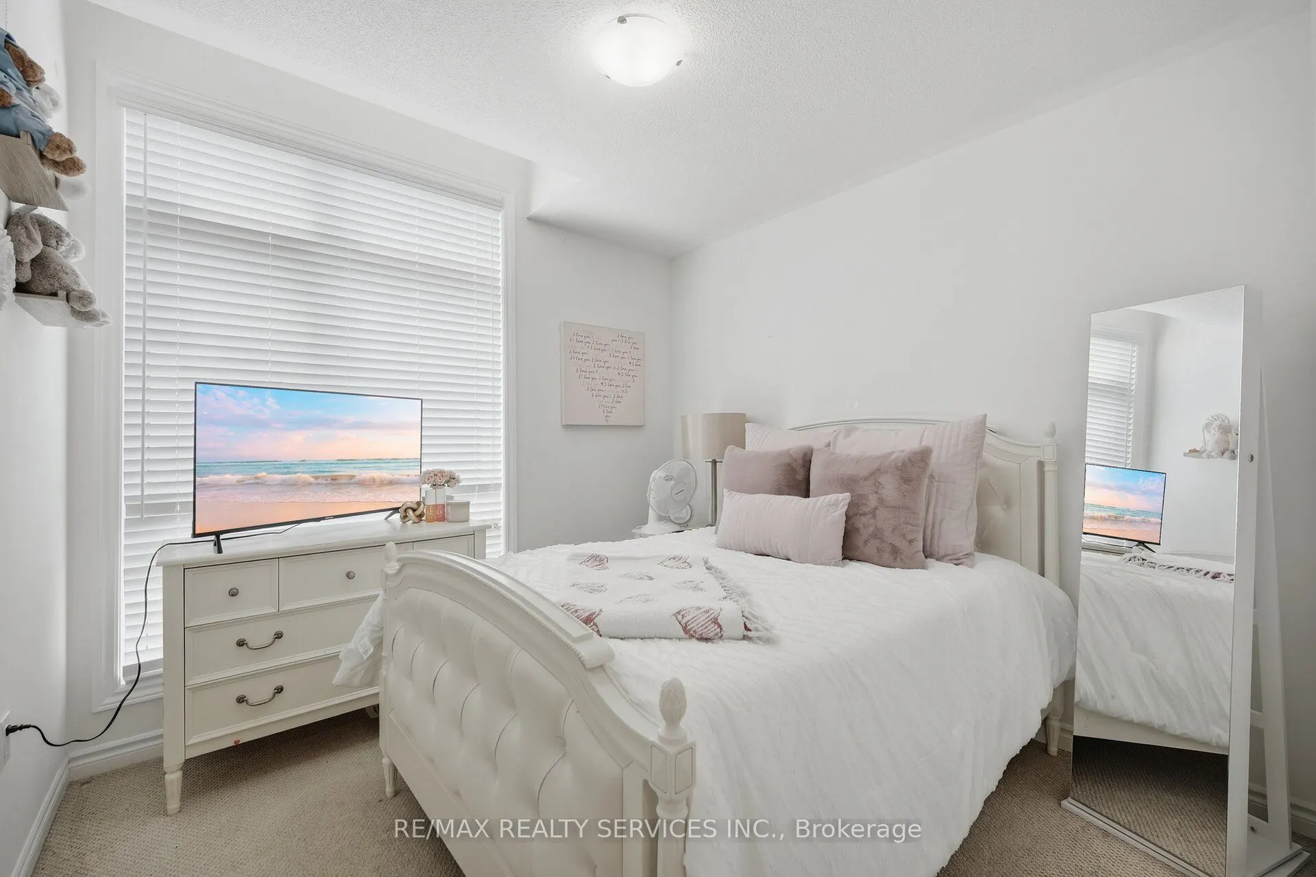 274 Carnwith Drive E