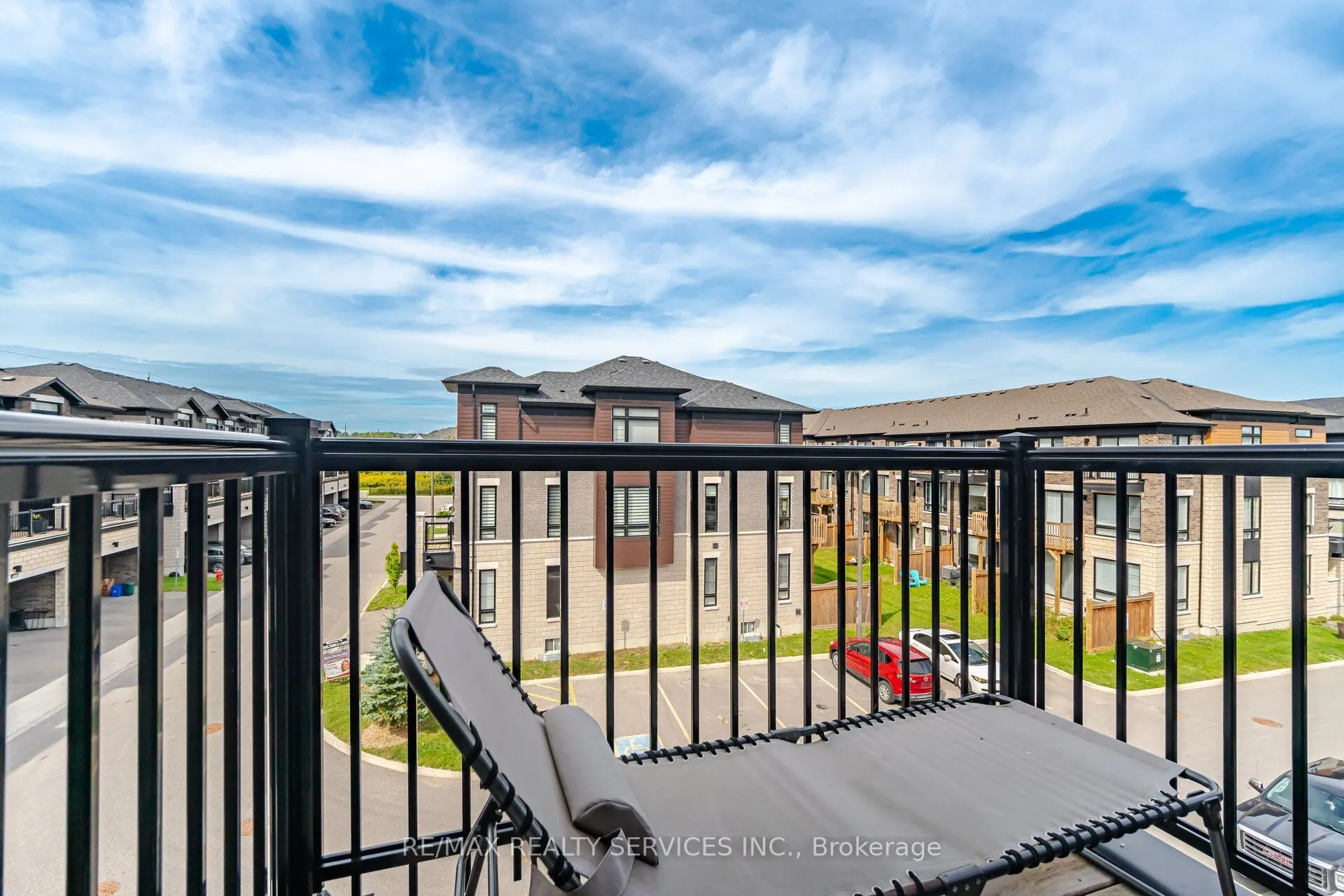 274 Carnwith Drive E