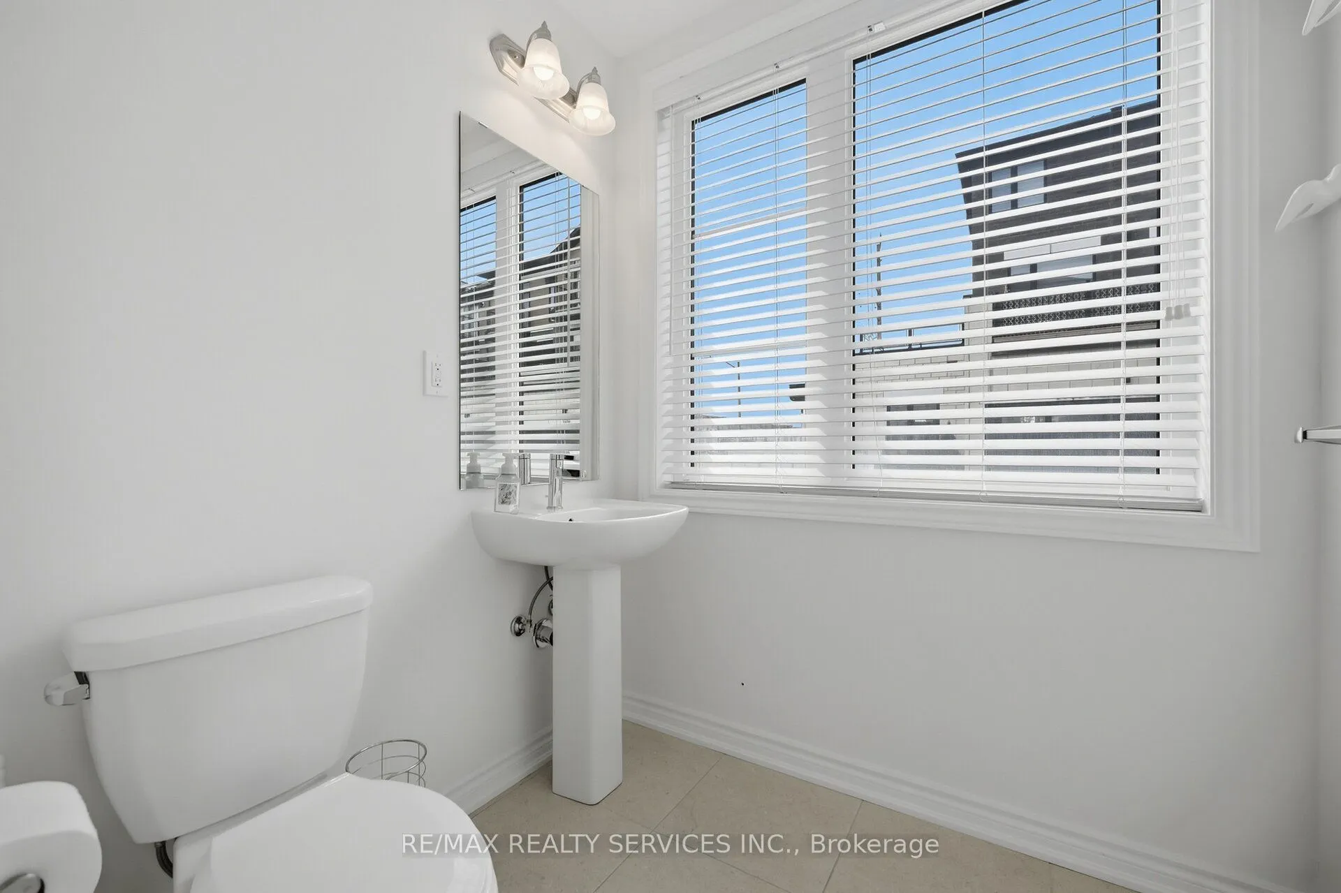 274 Carnwith Drive E