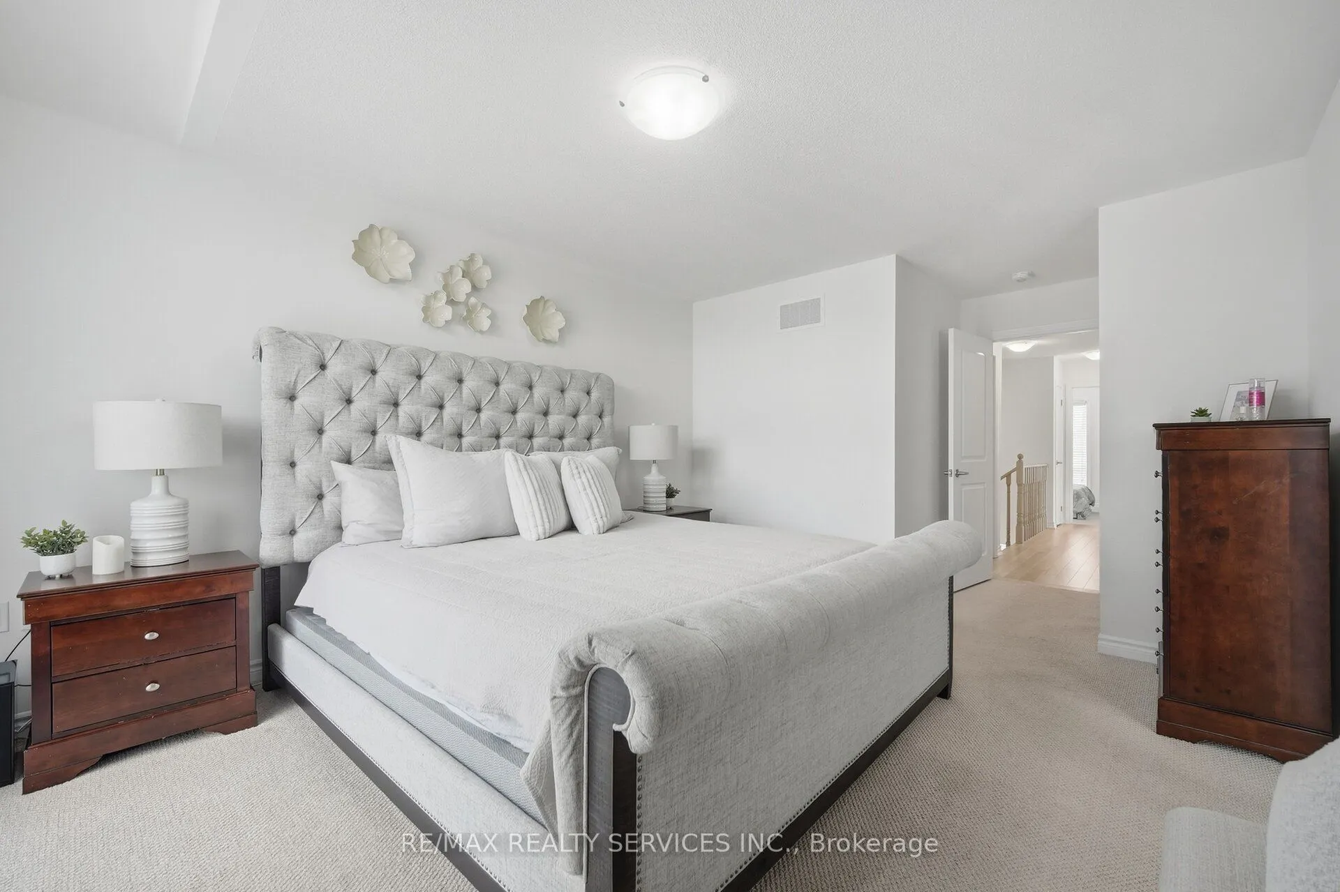 274 Carnwith Drive E