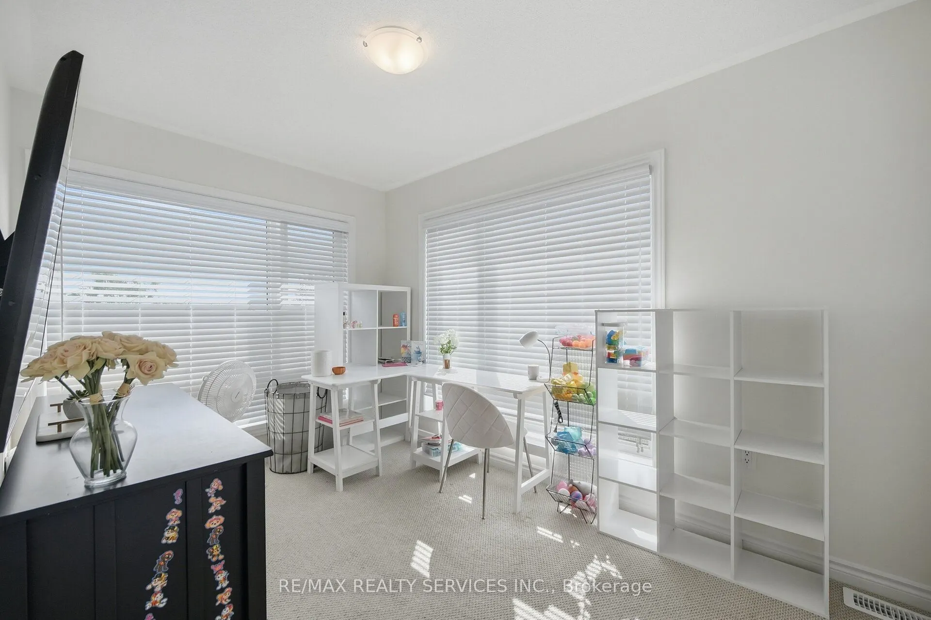 274 Carnwith Drive E