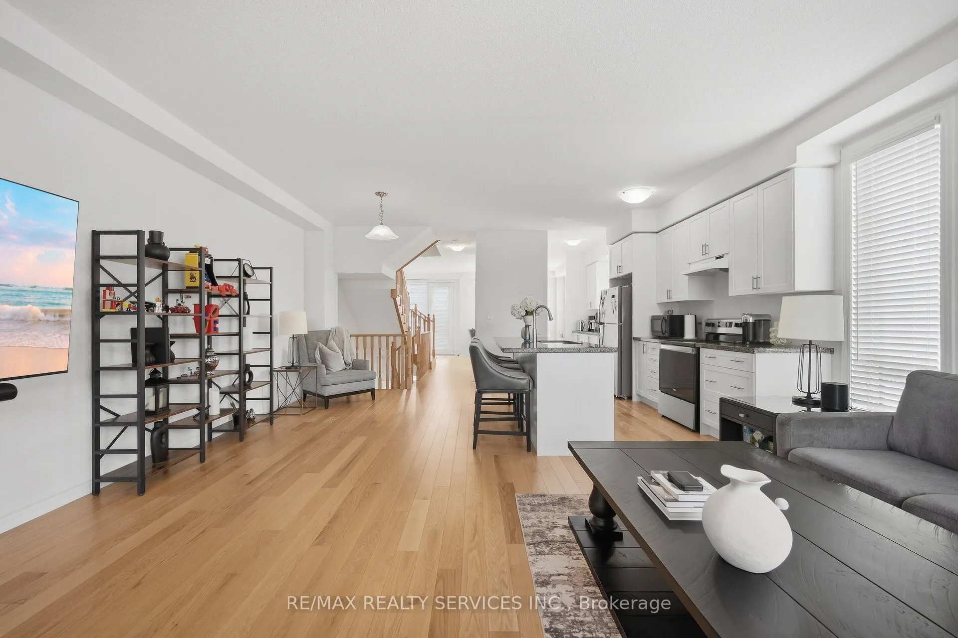 274 Carnwith Drive E