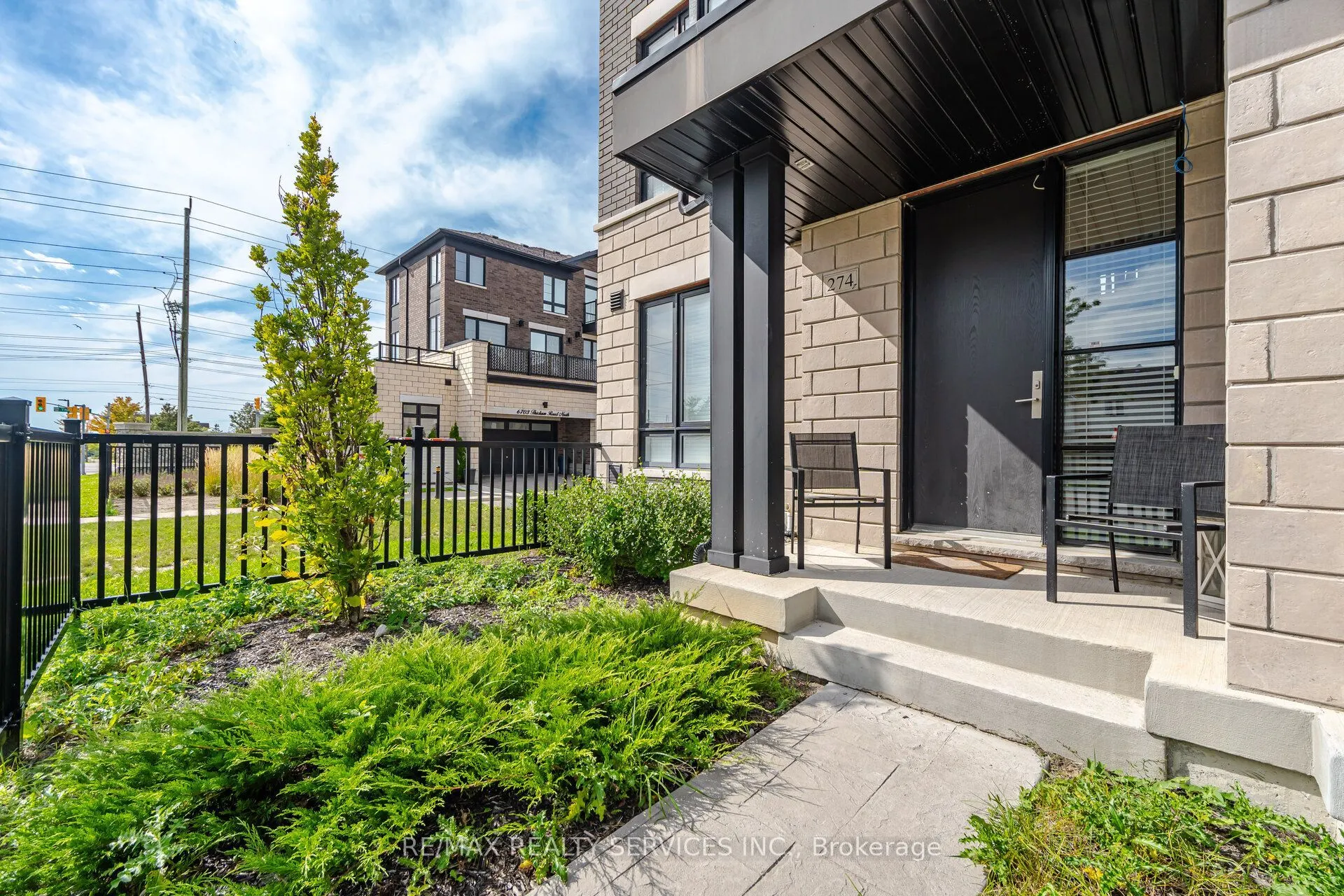 274 Carnwith Drive E