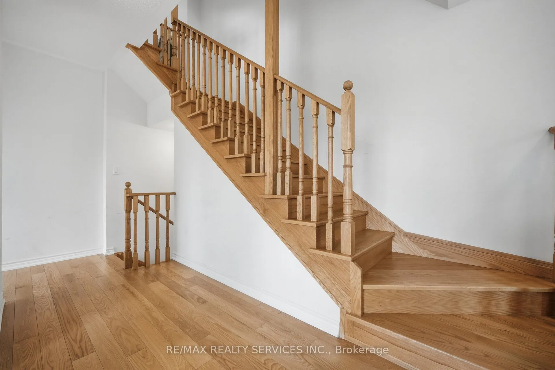 274 Carnwith Drive E