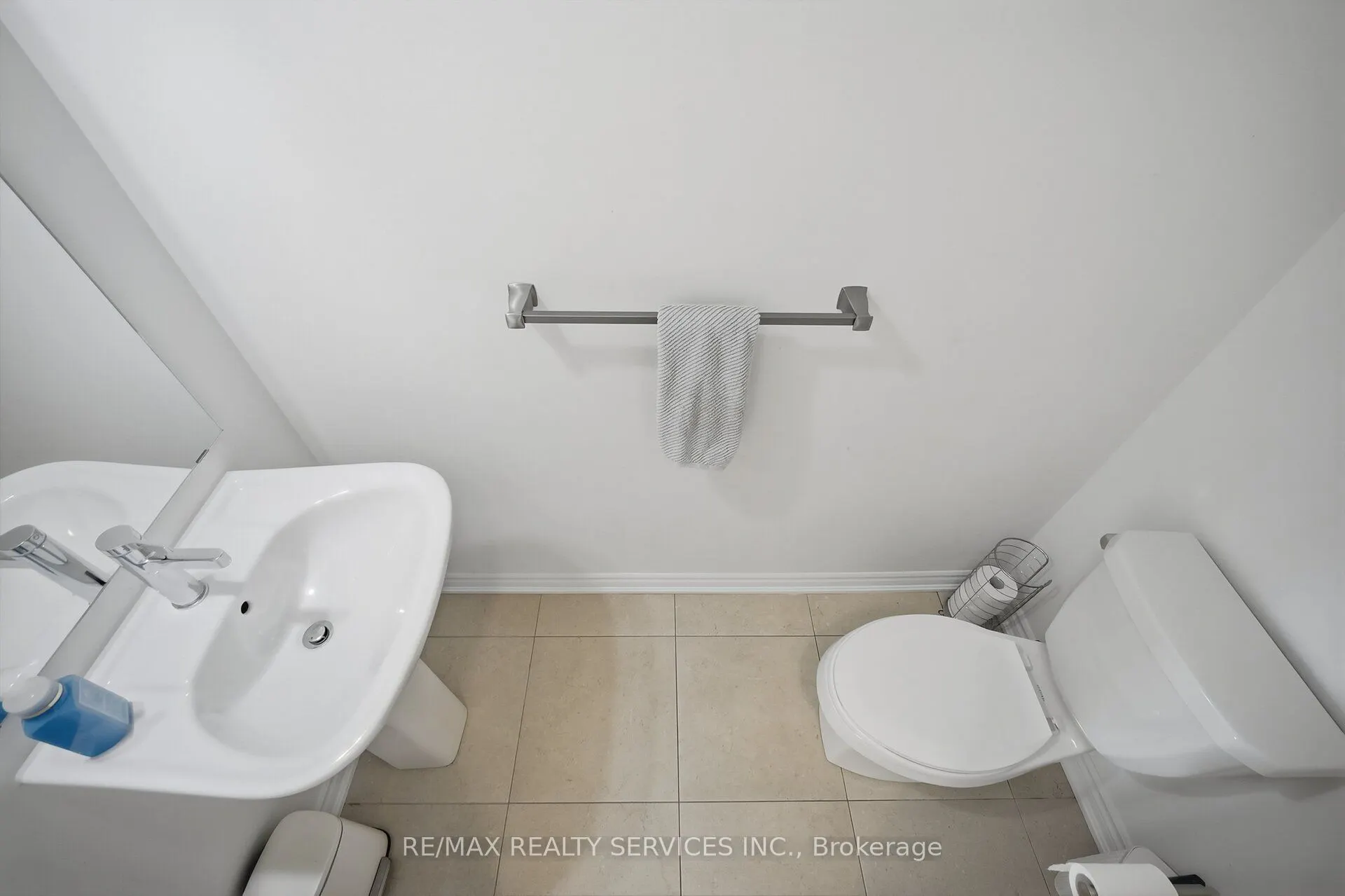 274 Carnwith Drive E