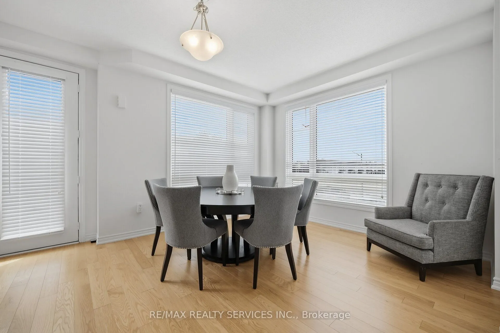 274 Carnwith Drive E