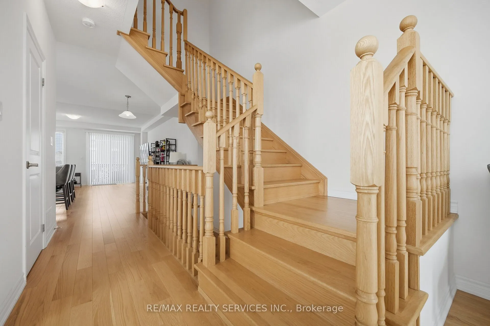 274 Carnwith Drive E