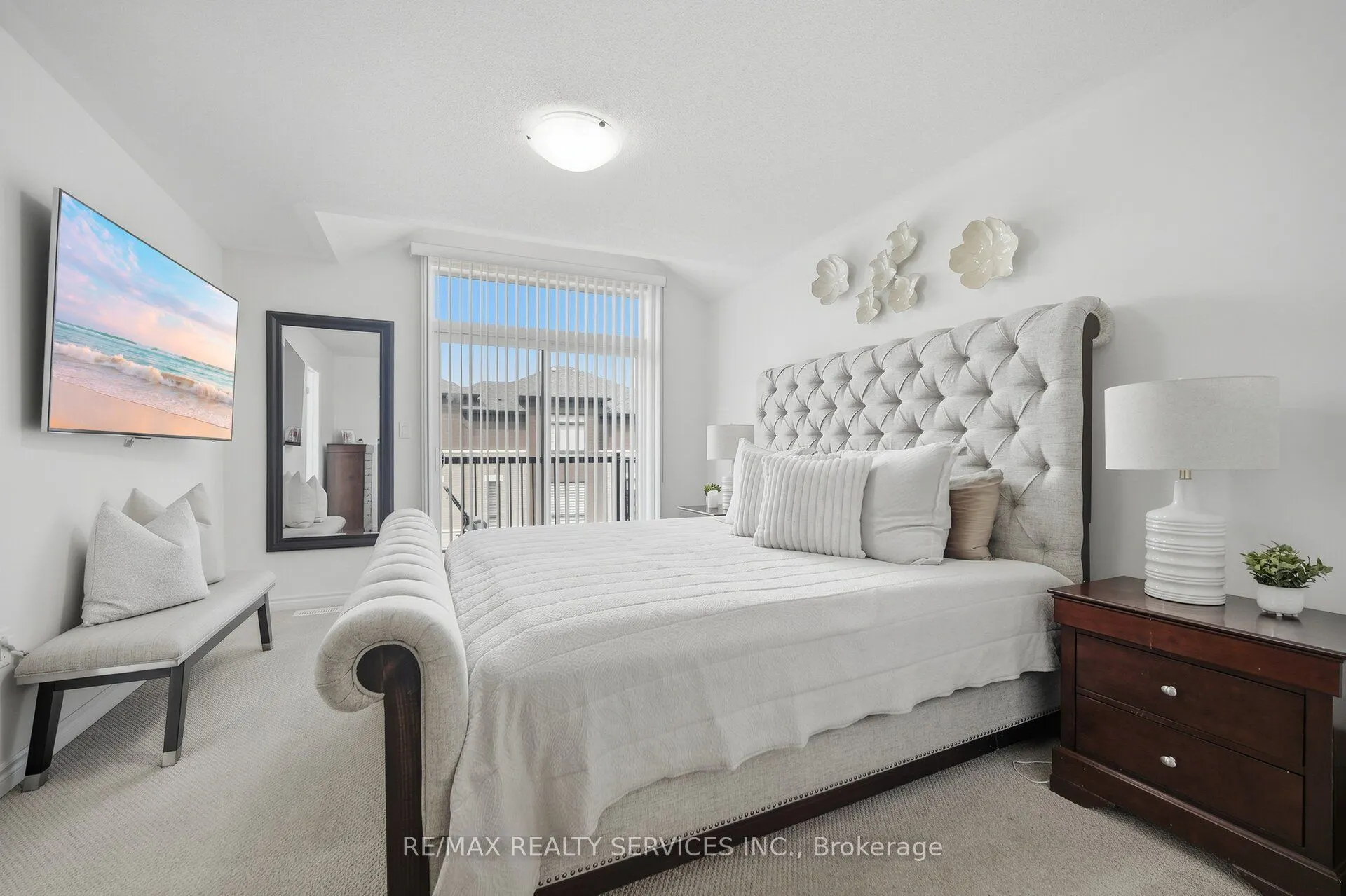 274 Carnwith Drive E