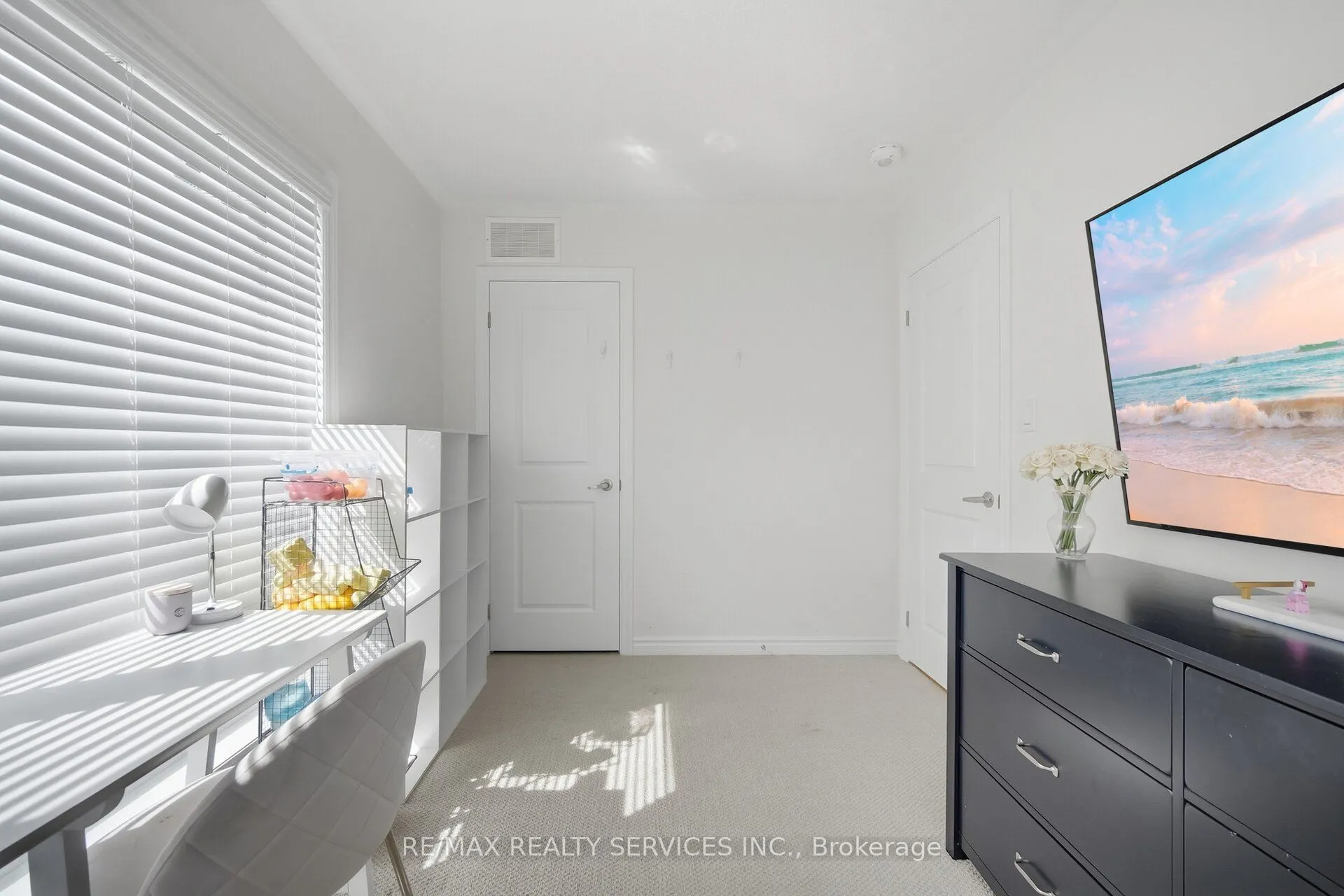 274 Carnwith Drive E