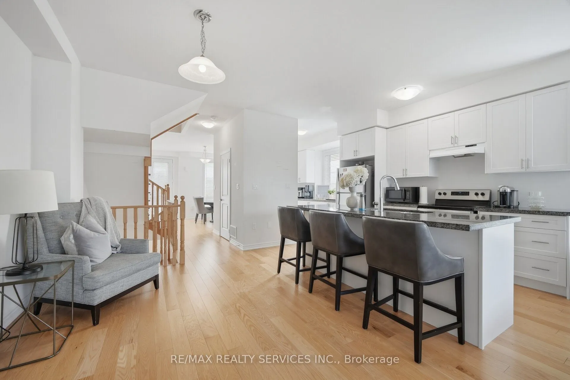 274 Carnwith Drive E