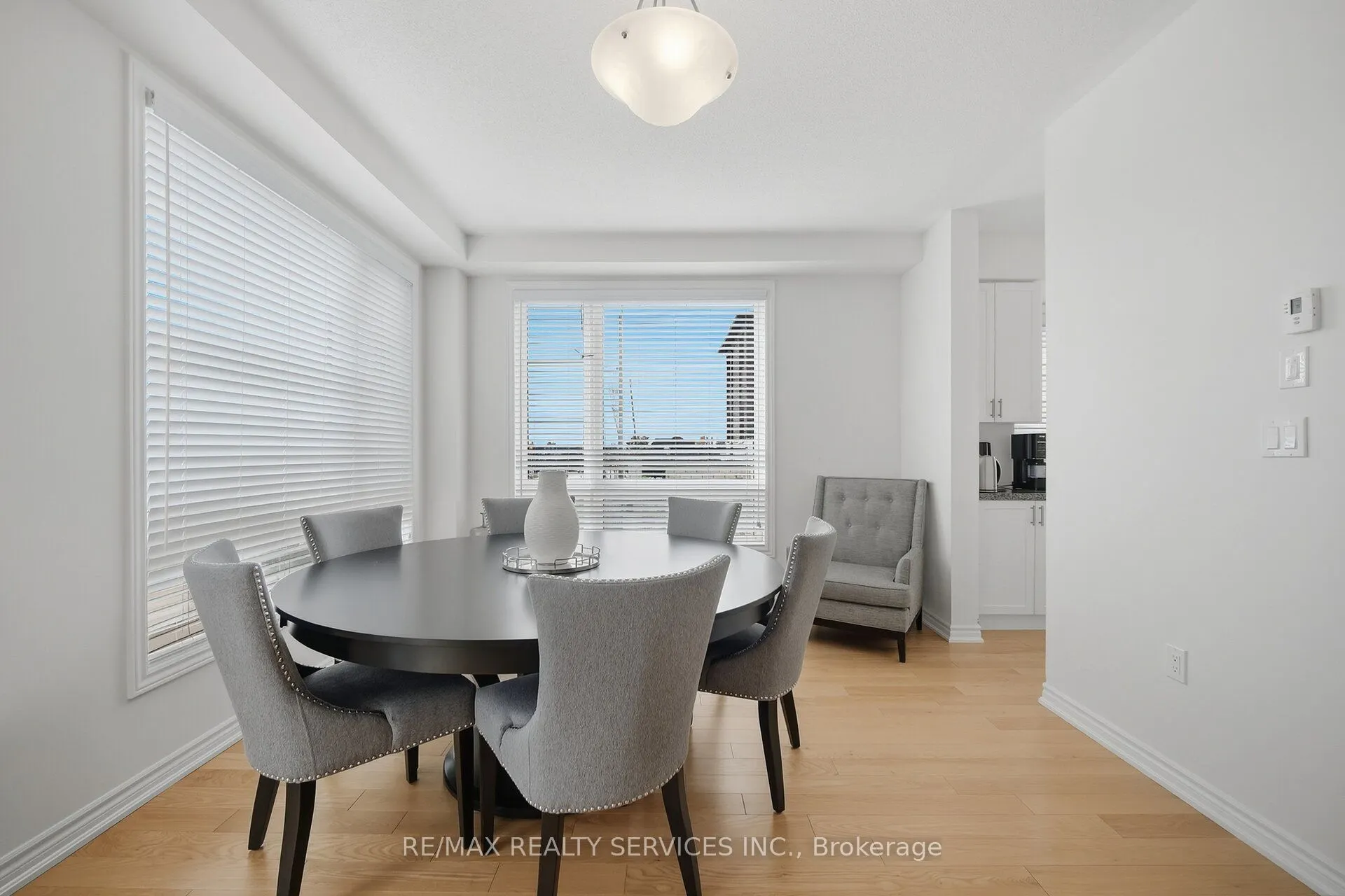 274 Carnwith Drive E