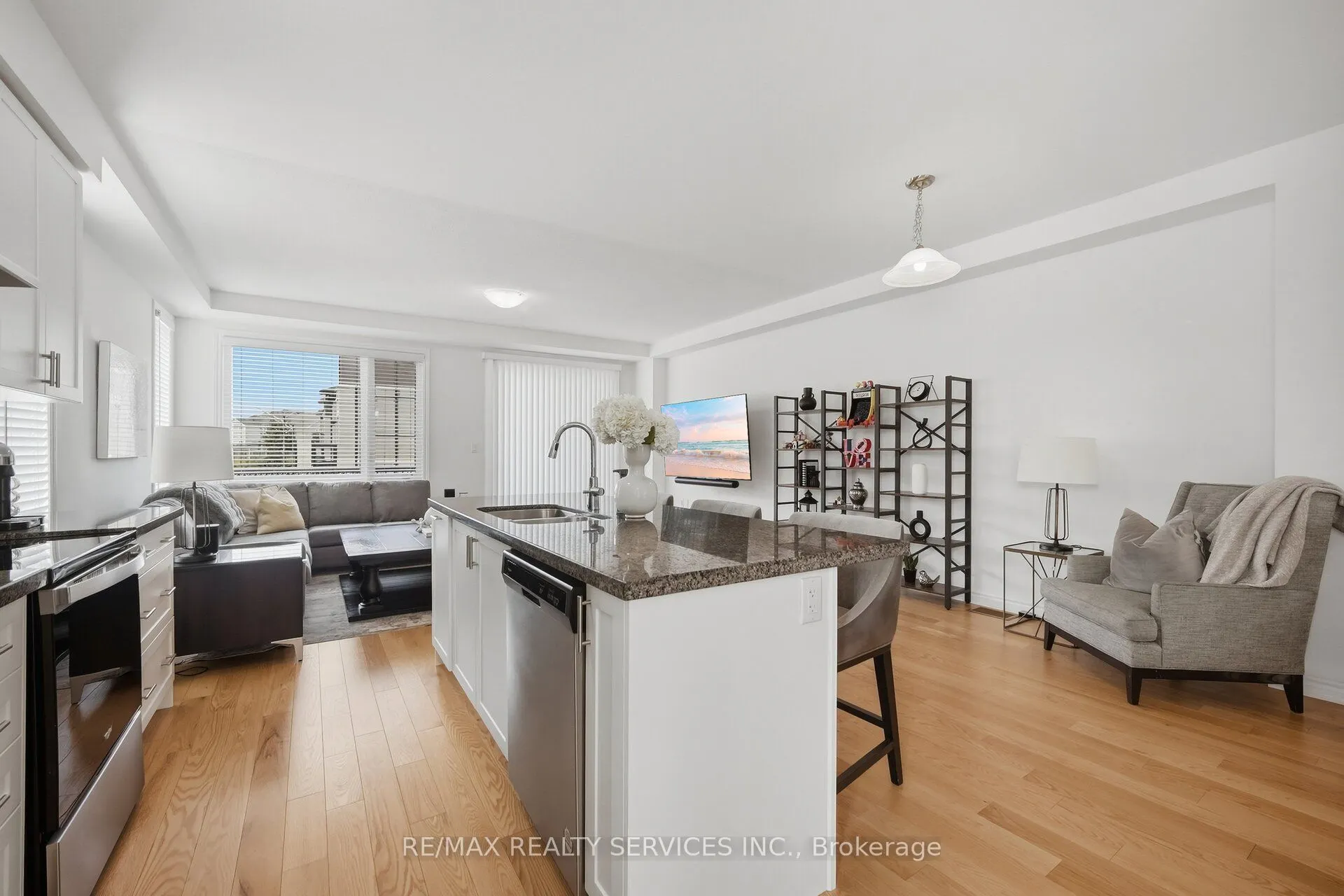 274 Carnwith Drive E