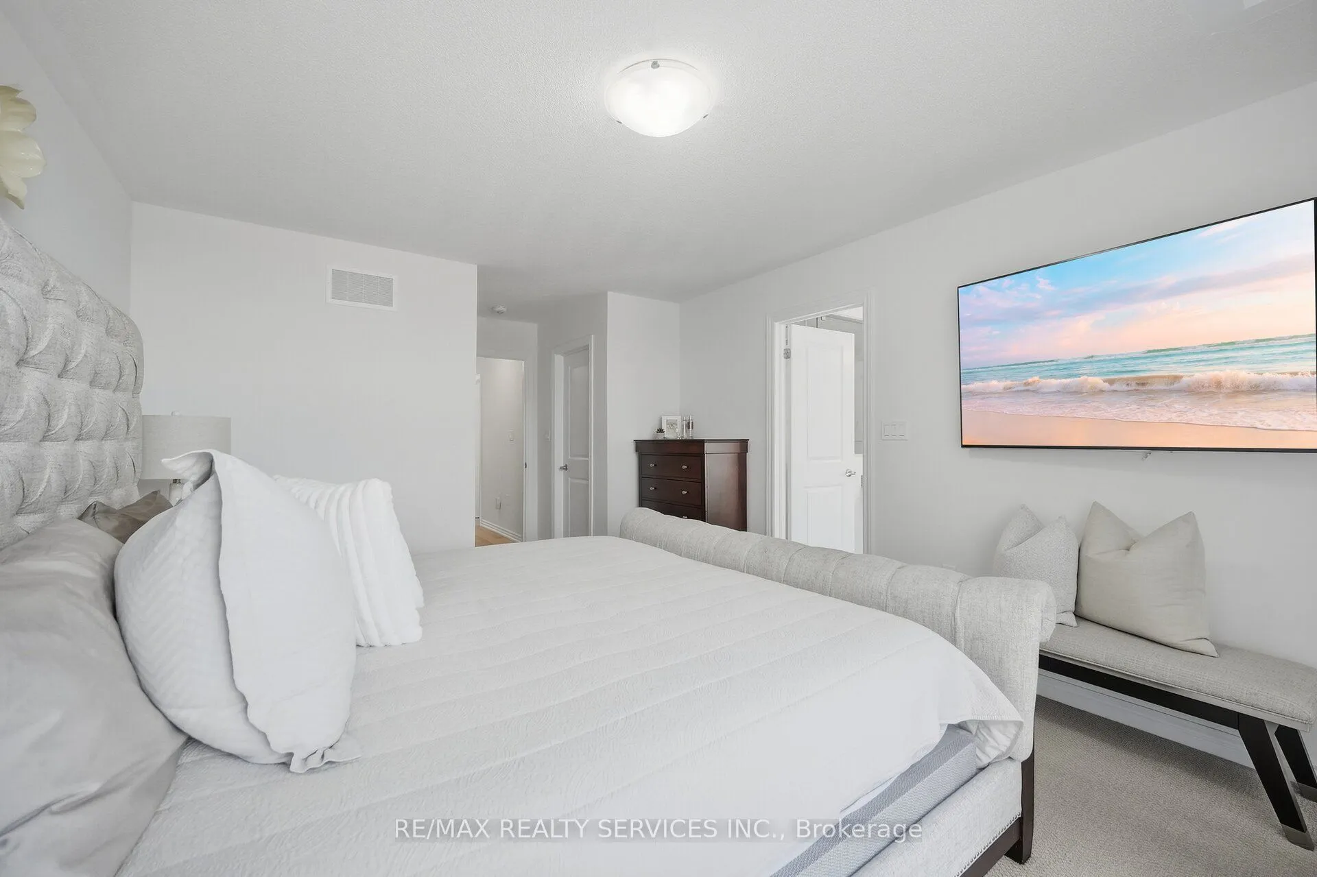 274 Carnwith Drive E