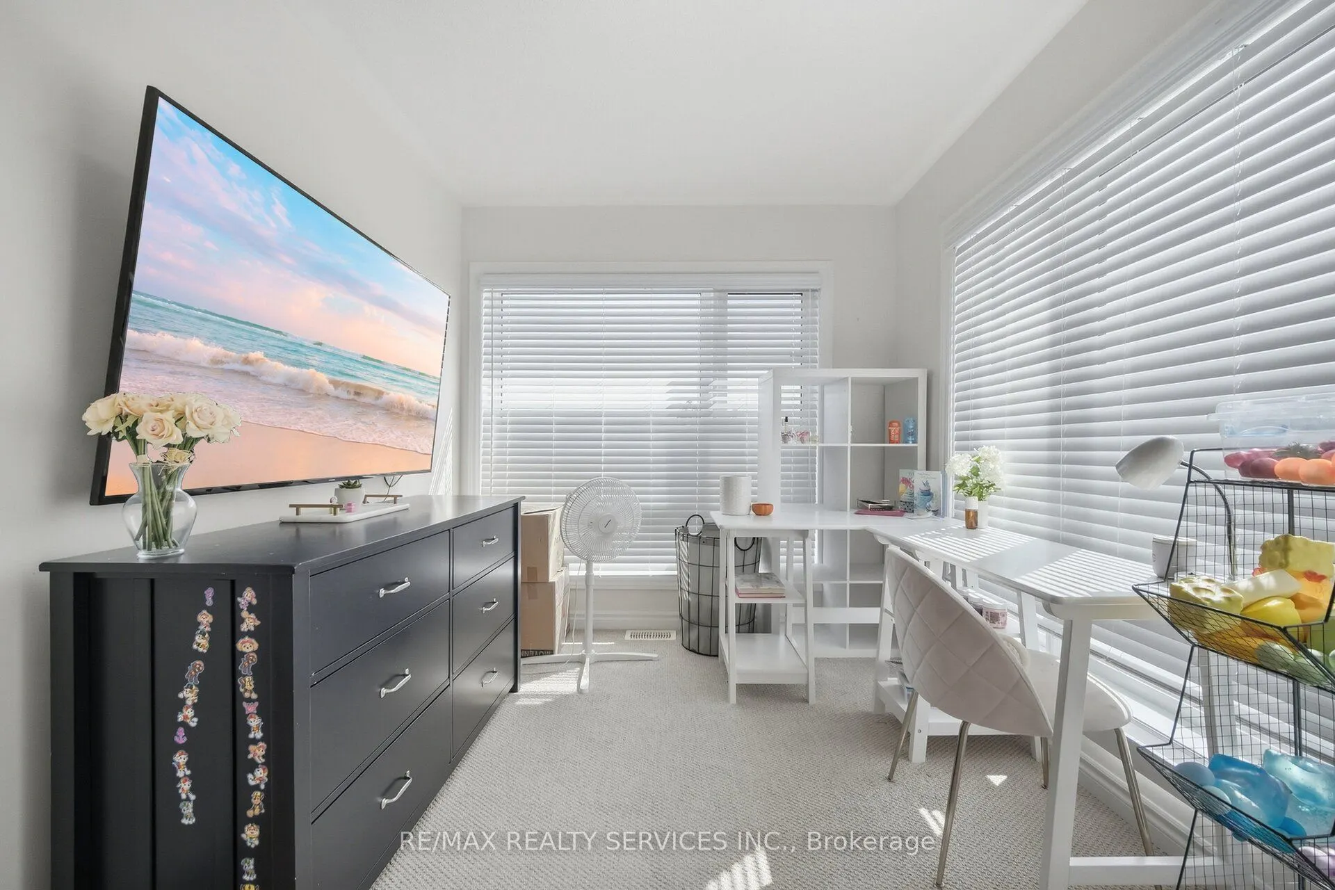 274 Carnwith Drive E
