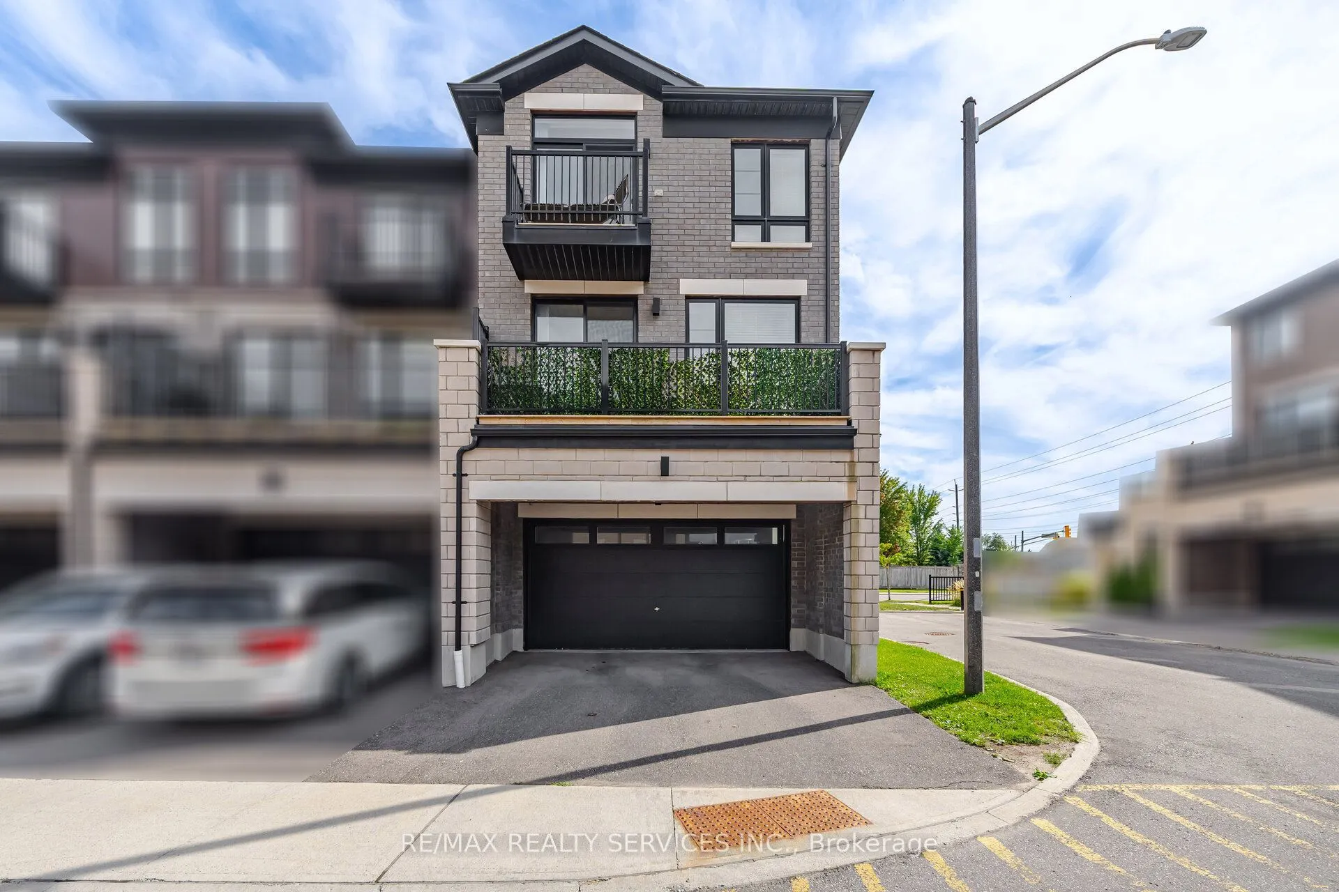 274 Carnwith Drive E