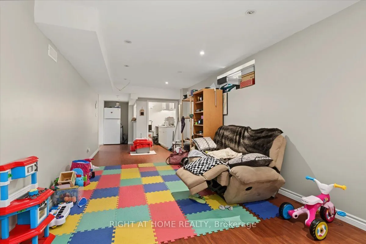 1350 Wadebridge Crescent