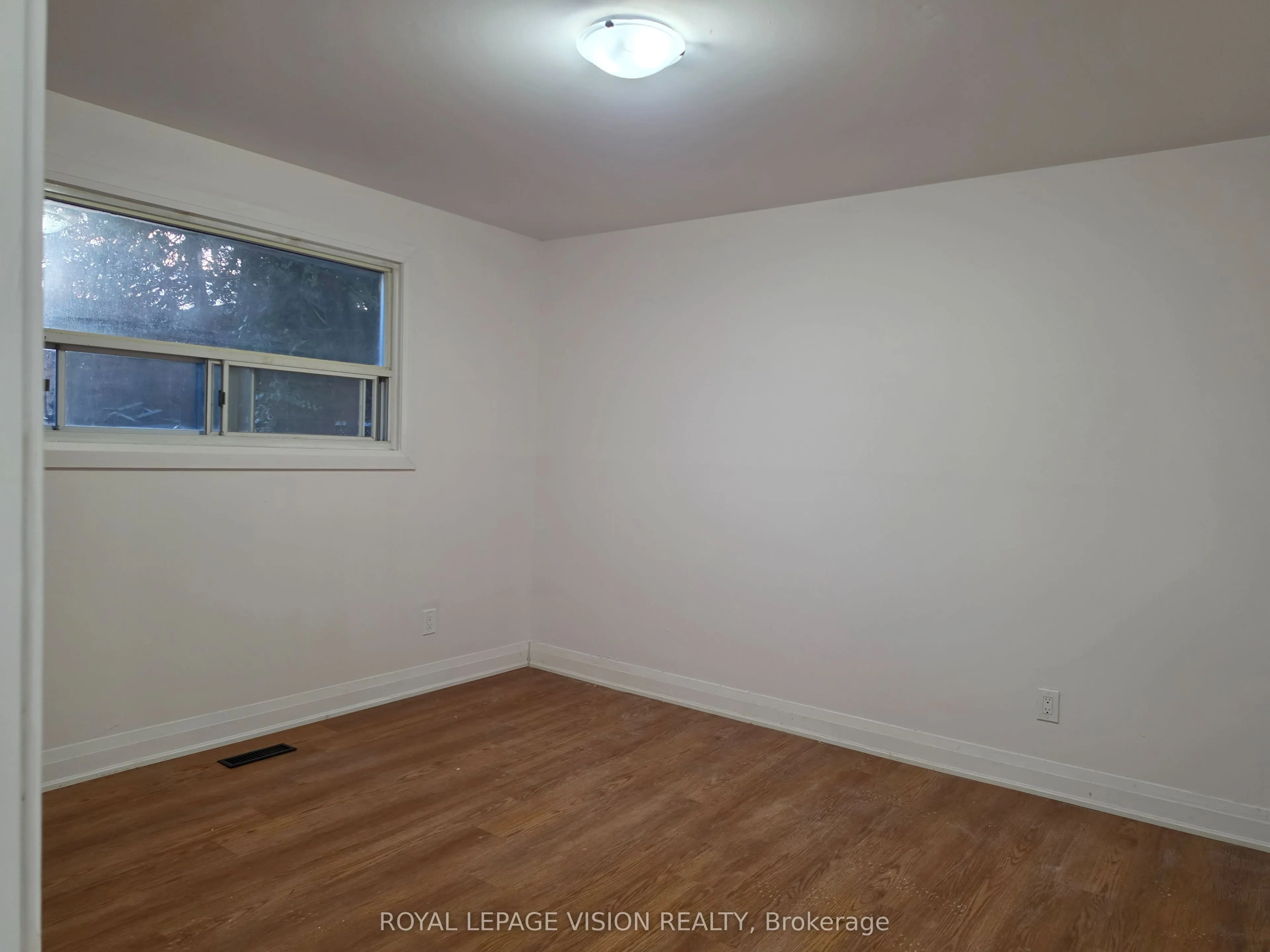 706 Leaside Street #Upper