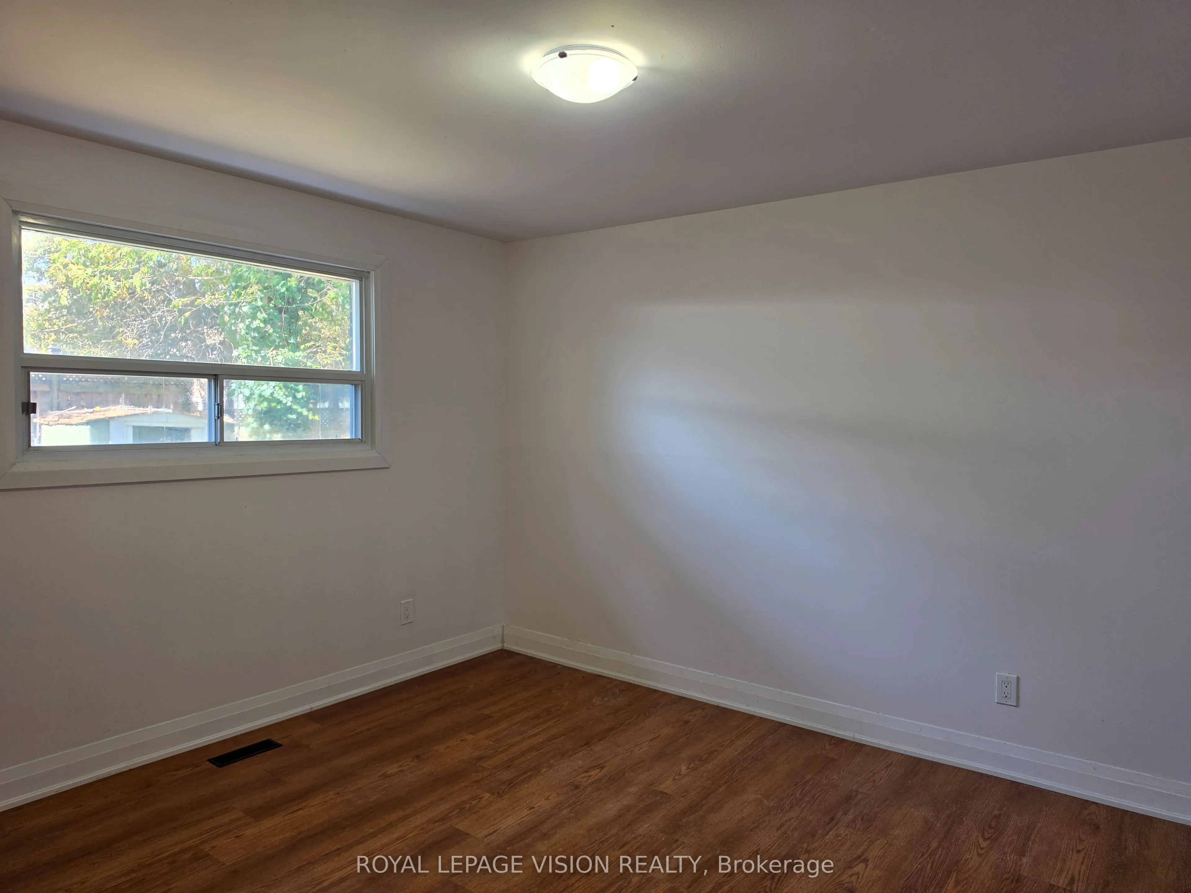 706 Leaside Street #Upper