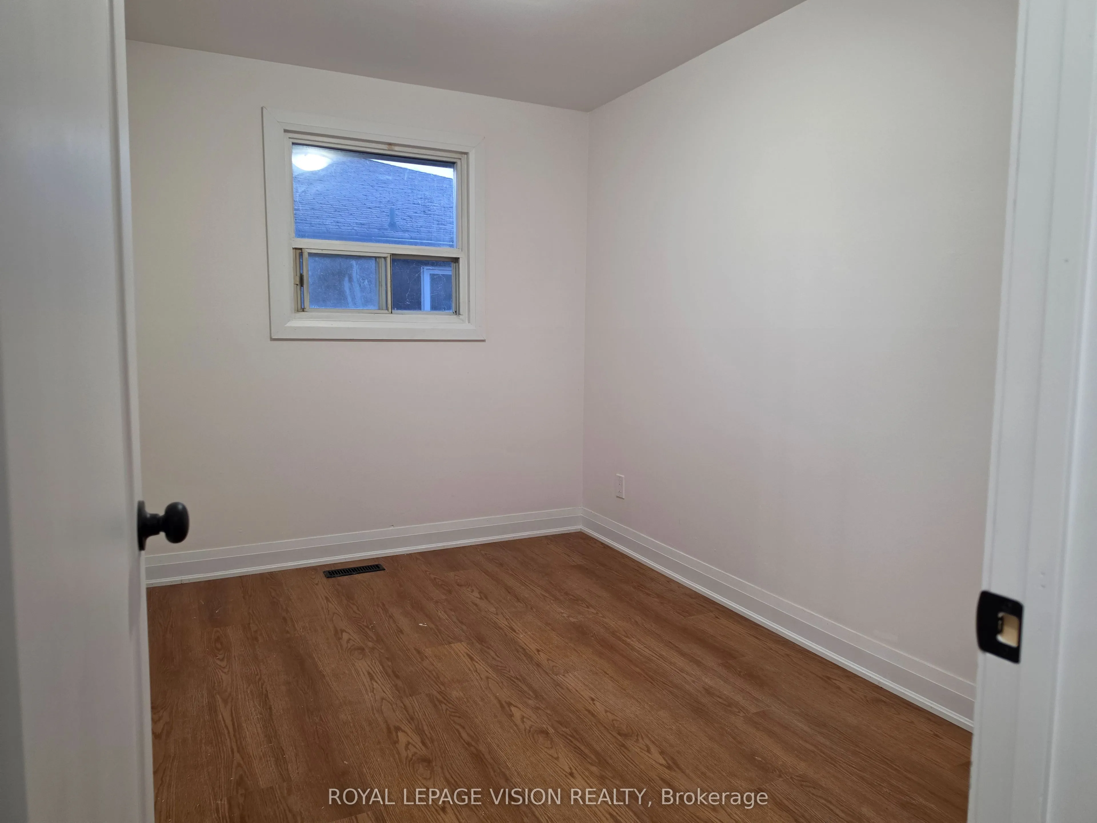 706 Leaside Street #Upper