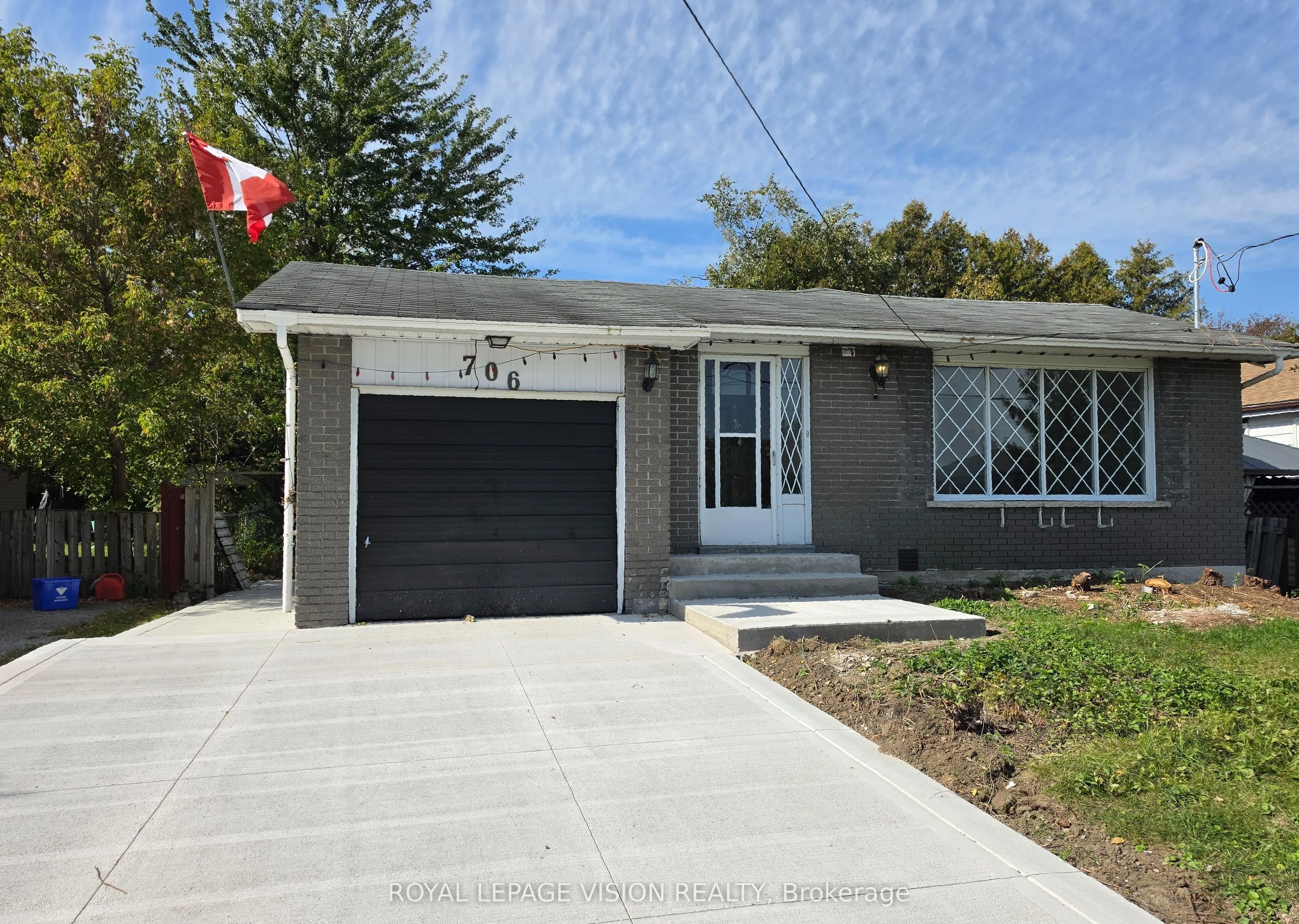 706 Leaside Street #Upper