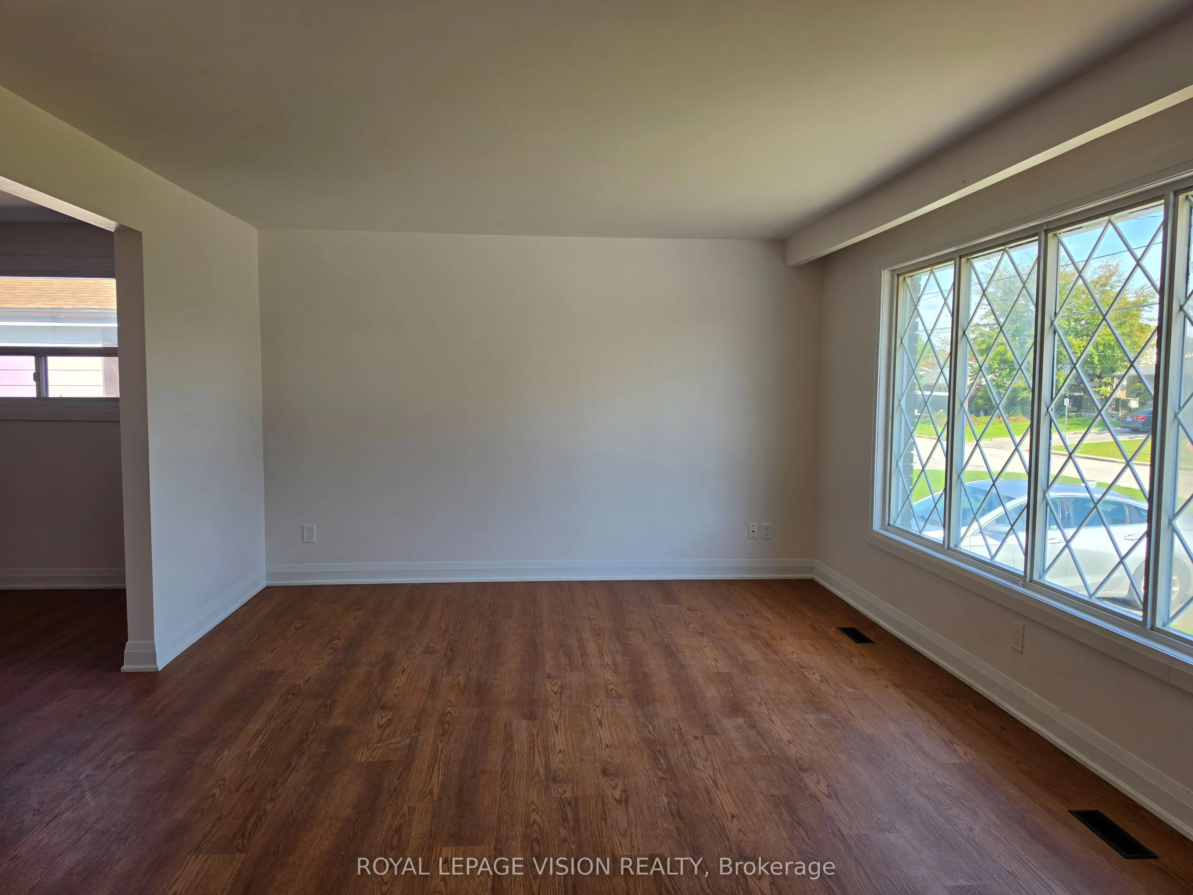 706 Leaside Street #Upper