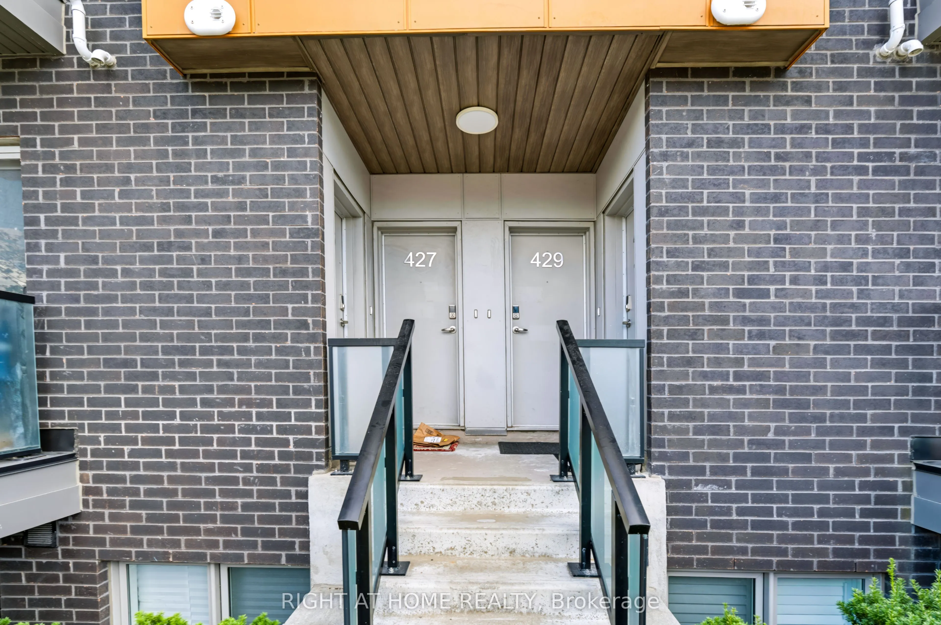 2789 Eglinton Avenue E #429