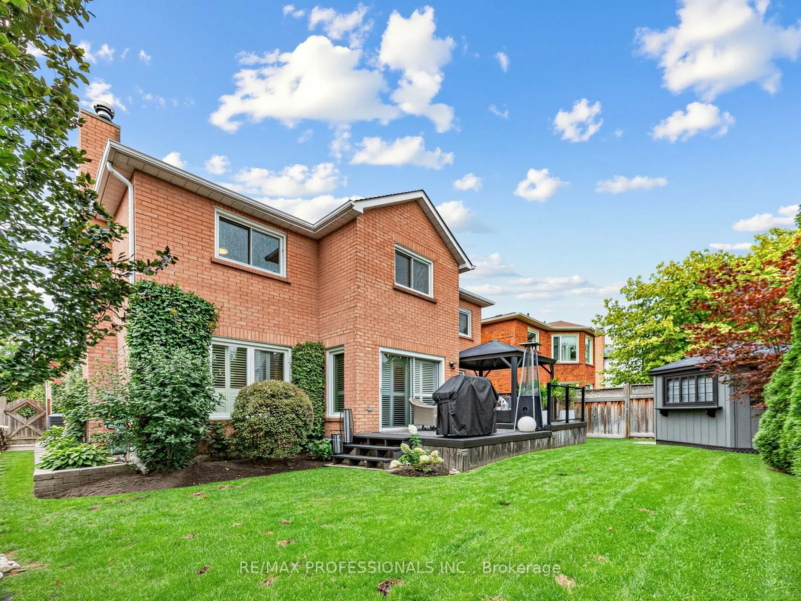 1025 Moorelands Crescent