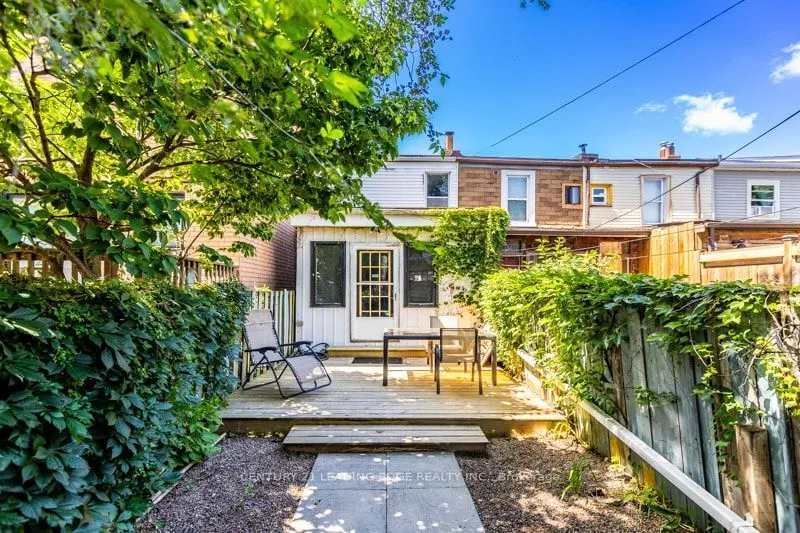 93 Muriel Avenue N